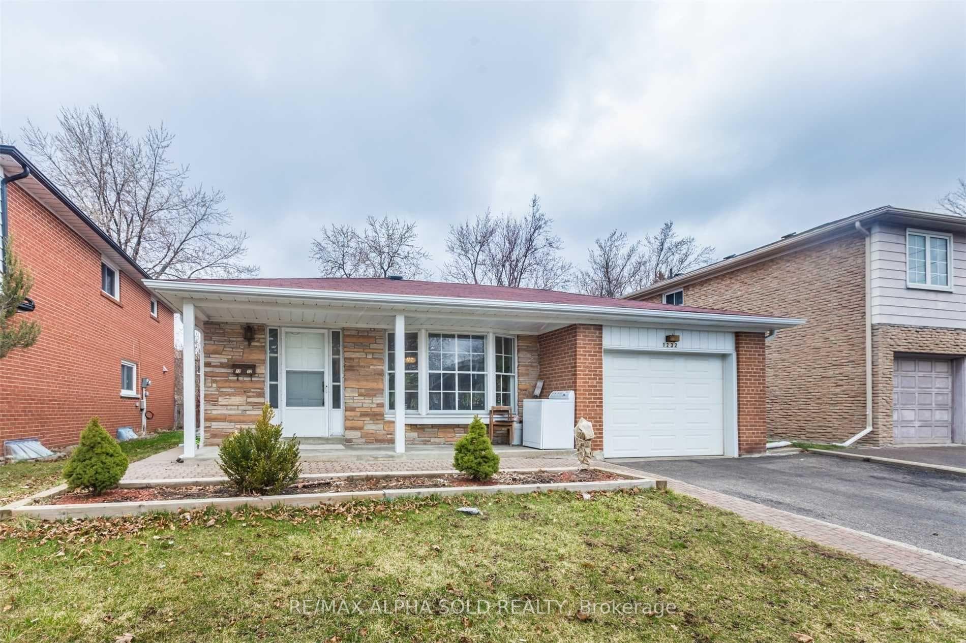 1232 Huntingwood Drive Unit Upper, Agincourt / Milliken, ON M1S 1K8 - Photo 1