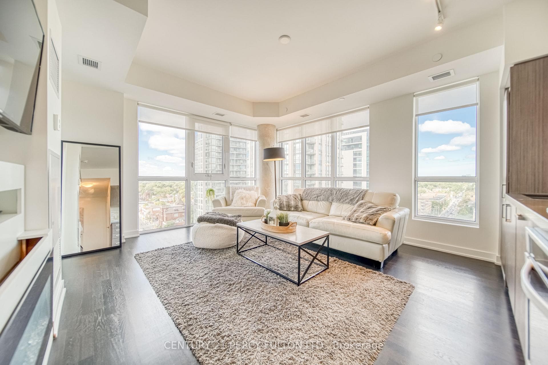 501 St. Clair Avenue Unit 1211, Annex / Yorkville / Summerhill, ON M5P 0A2 - Photo 1