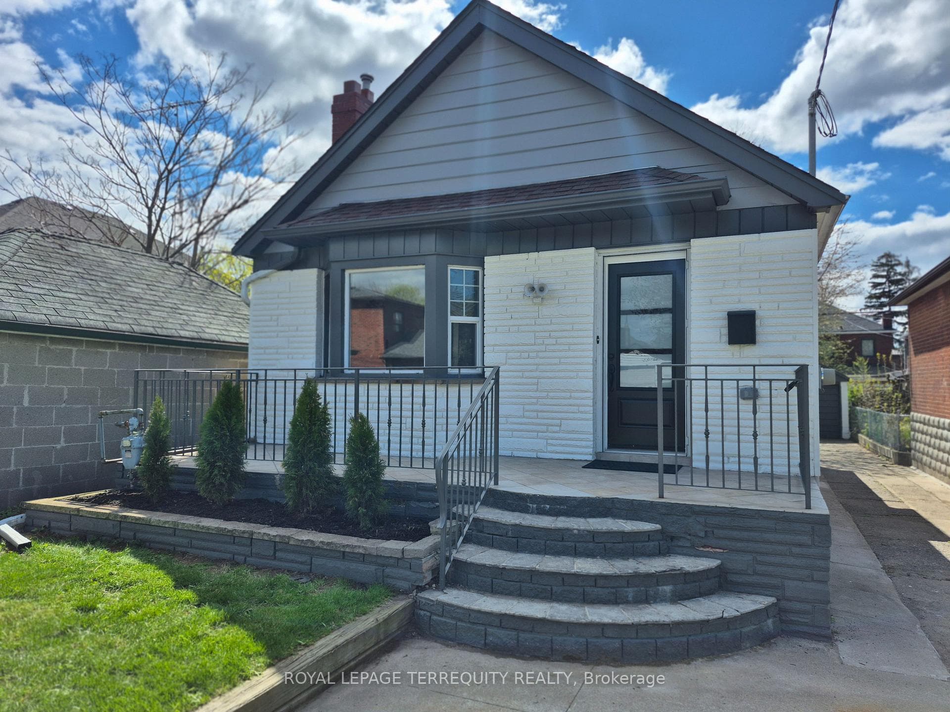 40 Leroy Avenue, Danforth / East York, ON M4J 4G8 - Photo 1