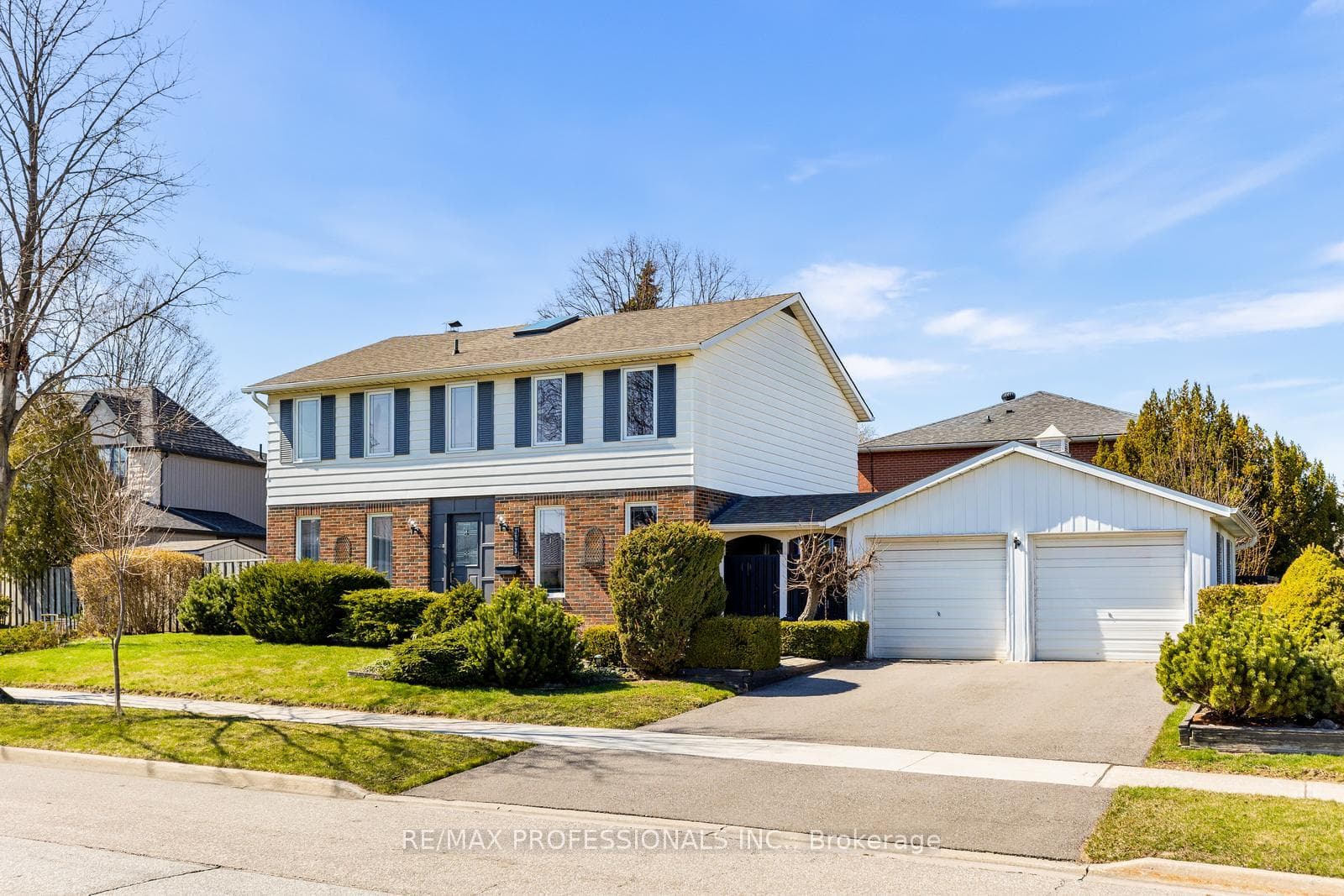 1893 Stonepath Crescent, Mississauga, ON L4X 1Y1 - Photo 1