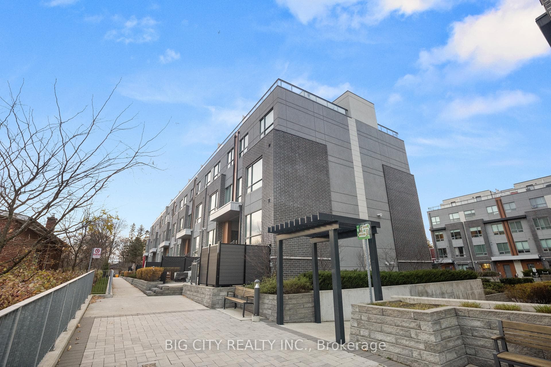650 Atwater Avenue Unit 4, Mississauga, ON L5G 0B6 - Photo 1