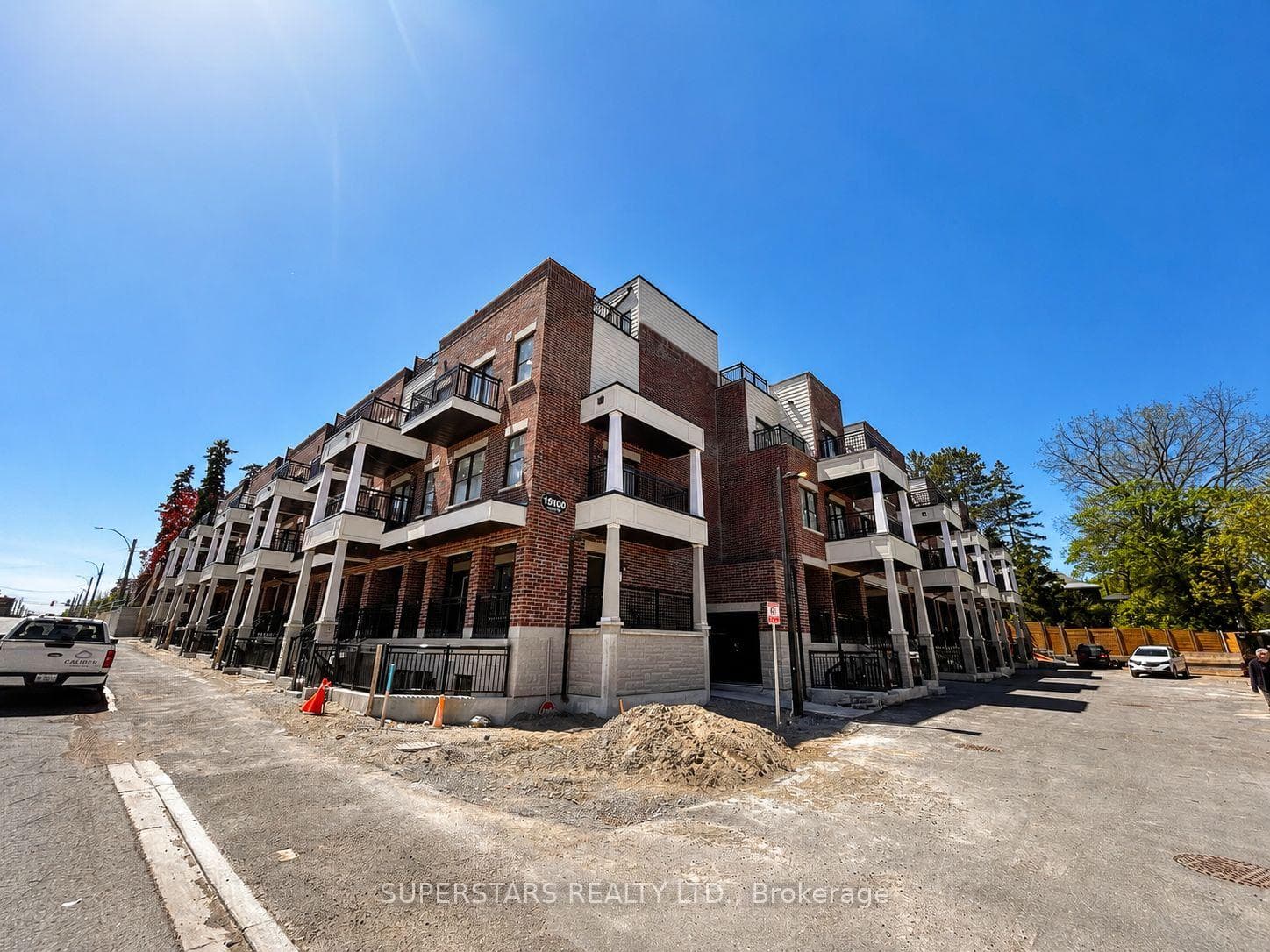 15100 Yonge Street Unit 207, Aurora, ON L4G 4C8 - Photo 1
