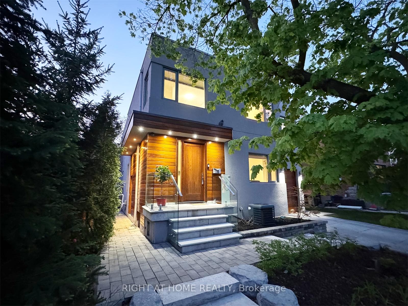 76 Ferris Rd Road, Danforth / East York, ON M4B 1G4 - Photo 1