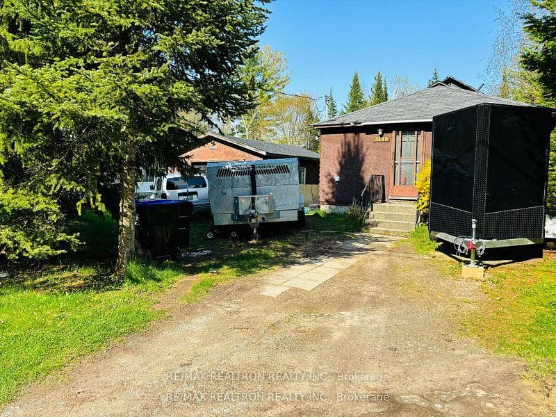 2439 Wallace Avenue, Innisfil, ON L9S 2G5 - Photo 1