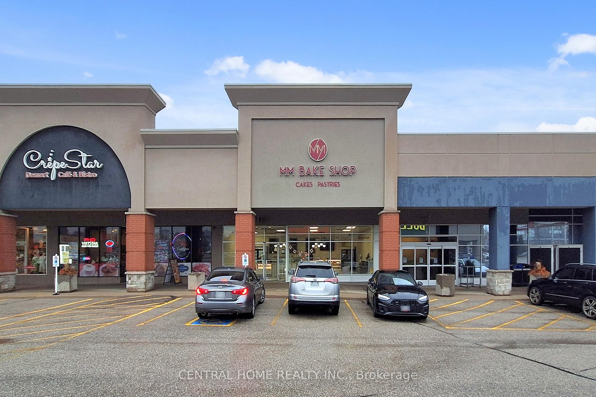 14800 YONGE Street Unit 104, Aurora, ON L4G 1N3 - Photo 1