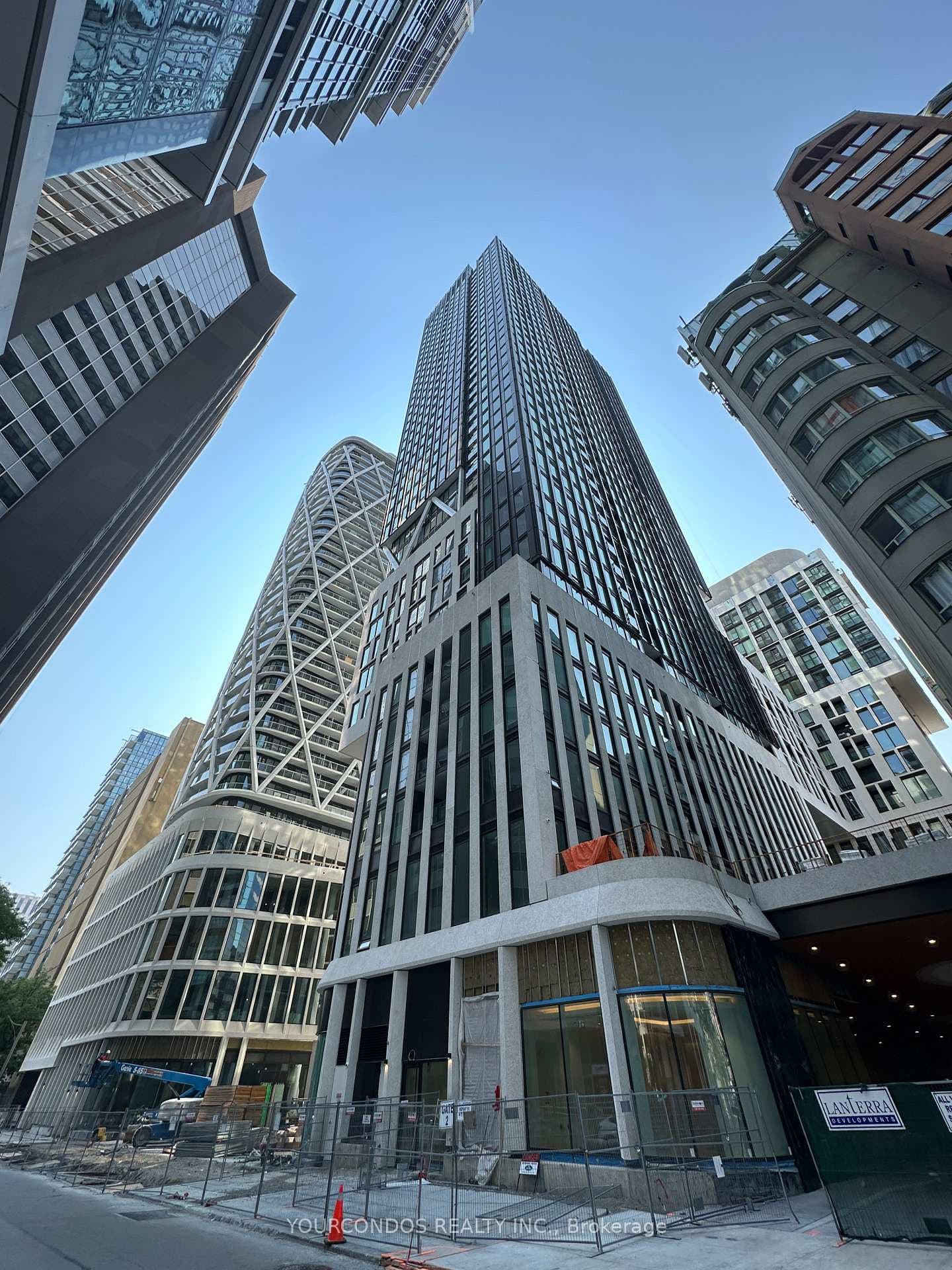 238 SIMCOE Street Unit 2202, Downtown Toronto / Waterfront, ON M5T 0E2 - Photo 1