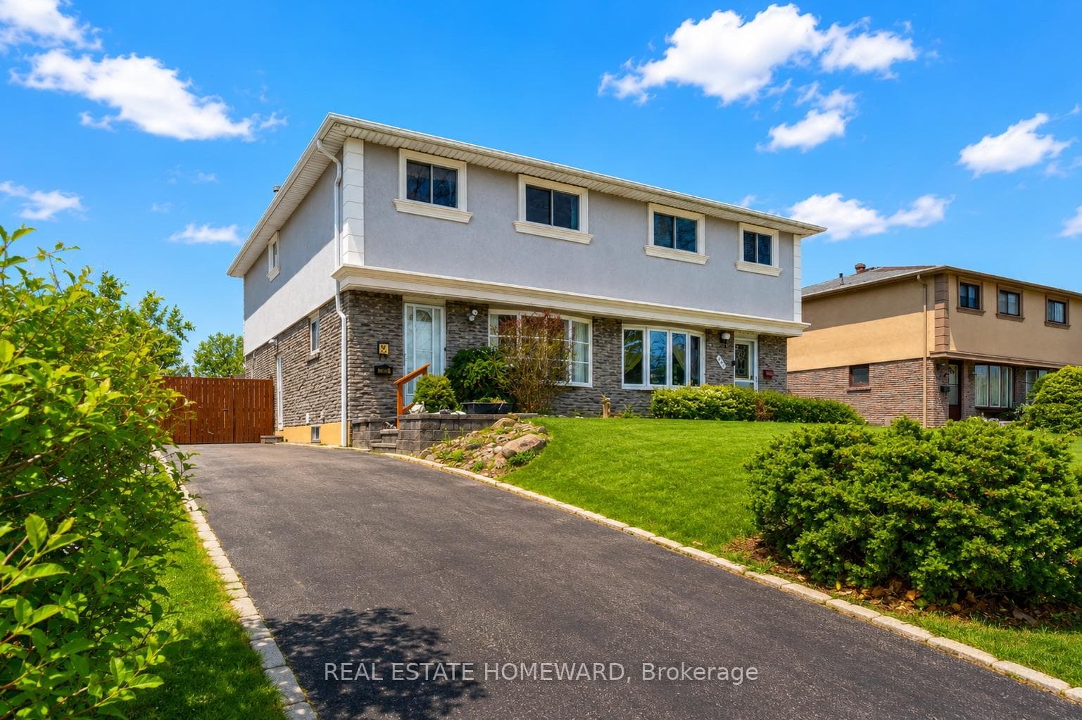 783 Dodsworth Crescent, Mississauga, ON L4Y 2H8 - Photo 1