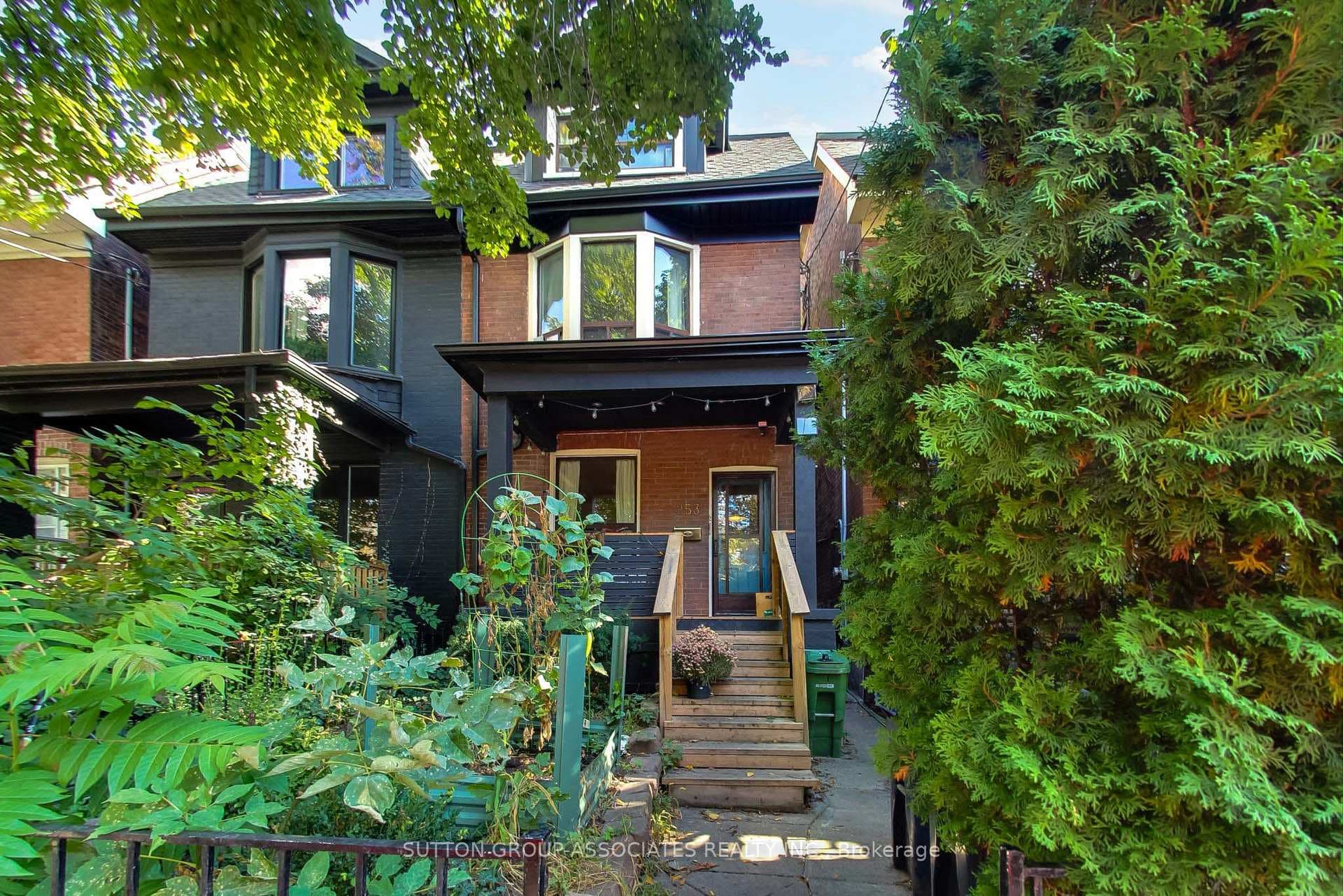 253 Crawford Street, Toronto C01
