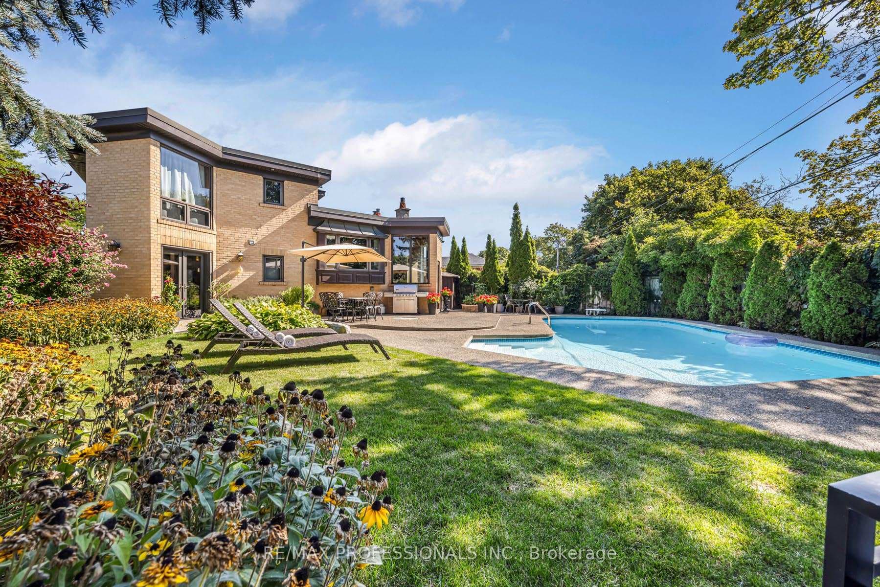 16 Woodpark Road, Etobicoke (Kingsview Village / Humber Heights), ON M9P 1L9 - Photo 1