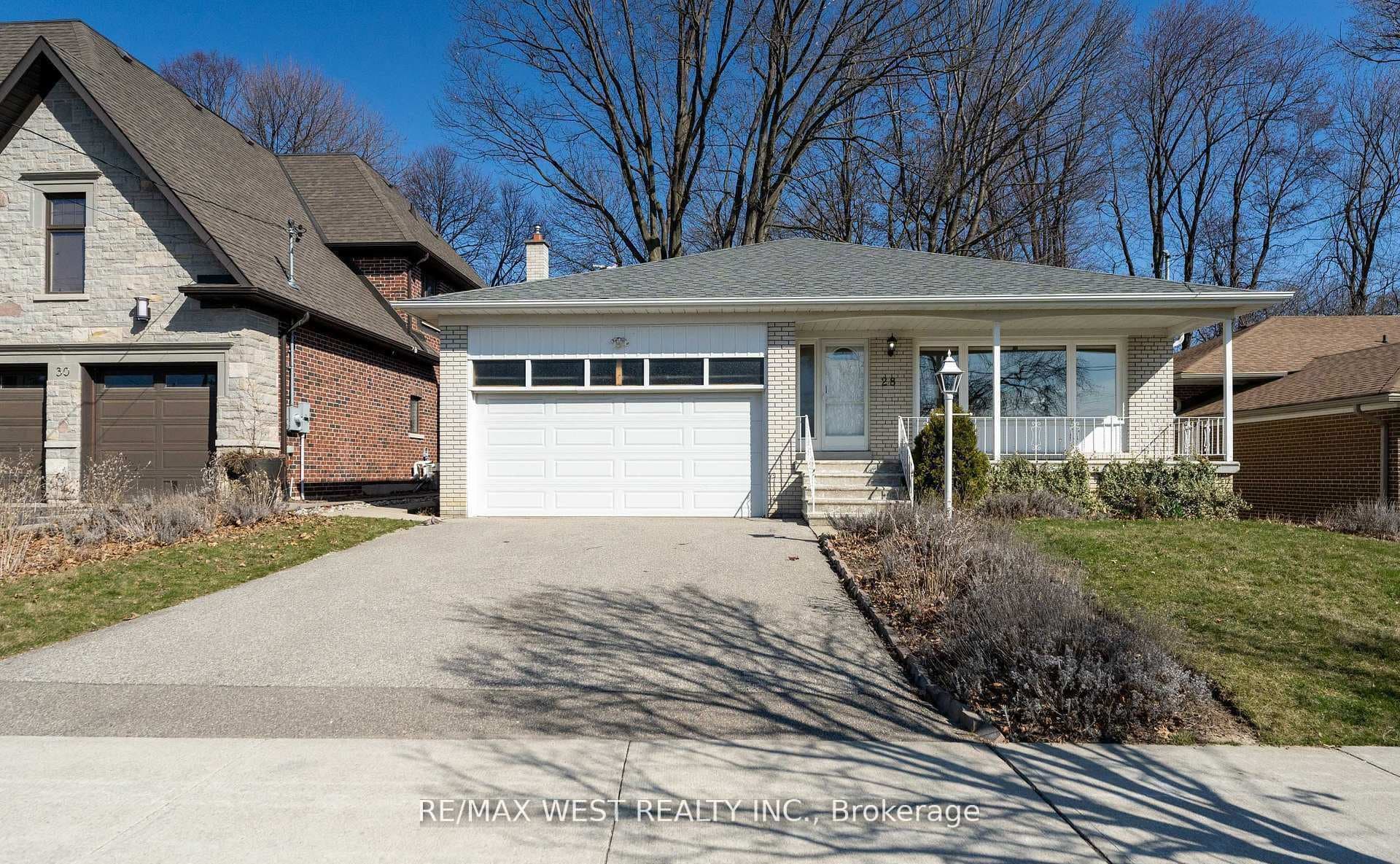 28 Braywin Drive, Etobicoke (Kingsview Village / Humber Heights), ON M9P 2P1 - Photo 1