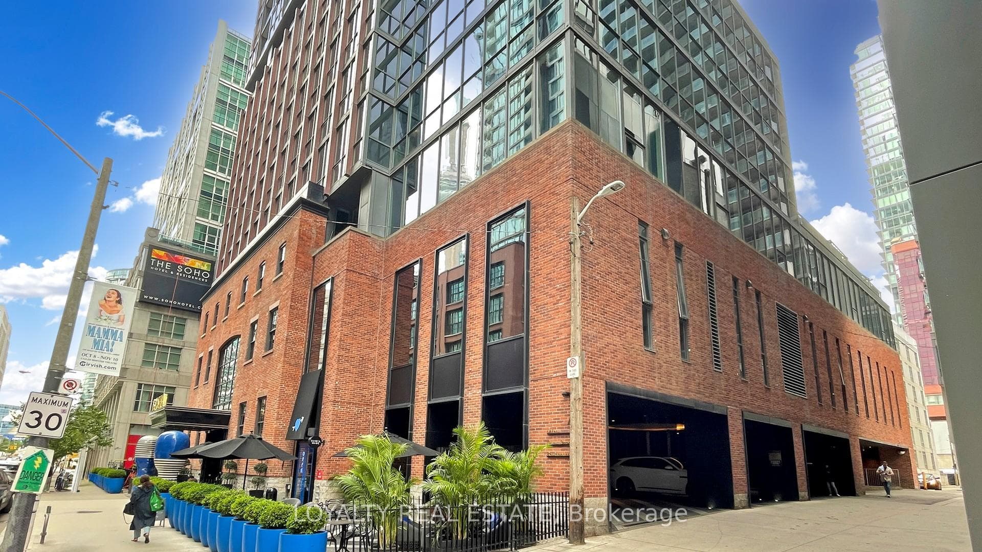 88 Blue Jays Way Unit 4004, Downtown Toronto / Waterfront, ON M5V 2G3 - Photo 1