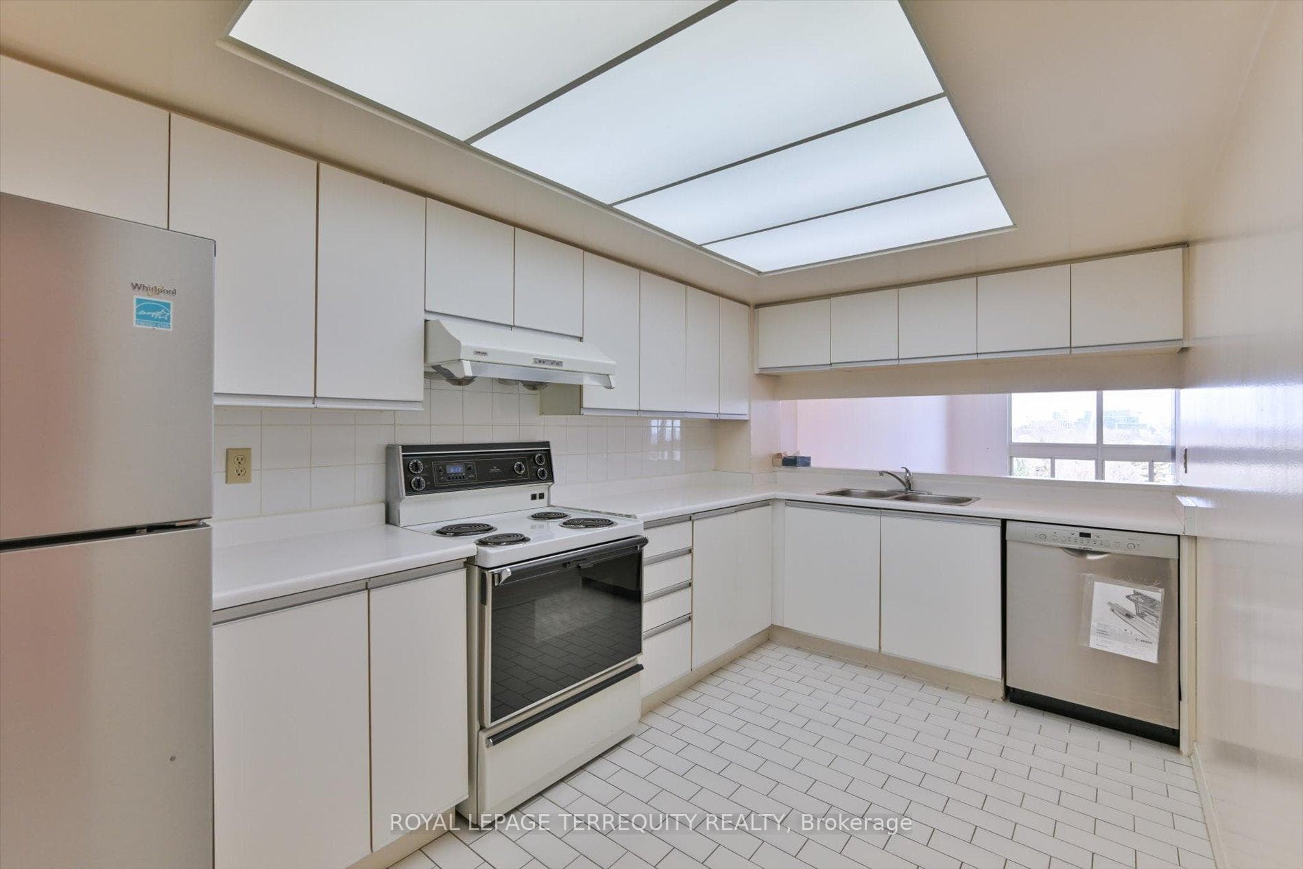 5 Kenneth Avenue Unit 907, Willowdale / Newtonbrook, ON M2N 6M7 - Photo 1