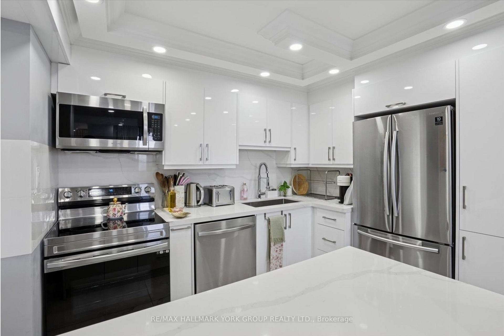 1300 Mississauga Valley Boulevard Unit 1006, Mississauga, ON L5A 3S8 - Photo 1