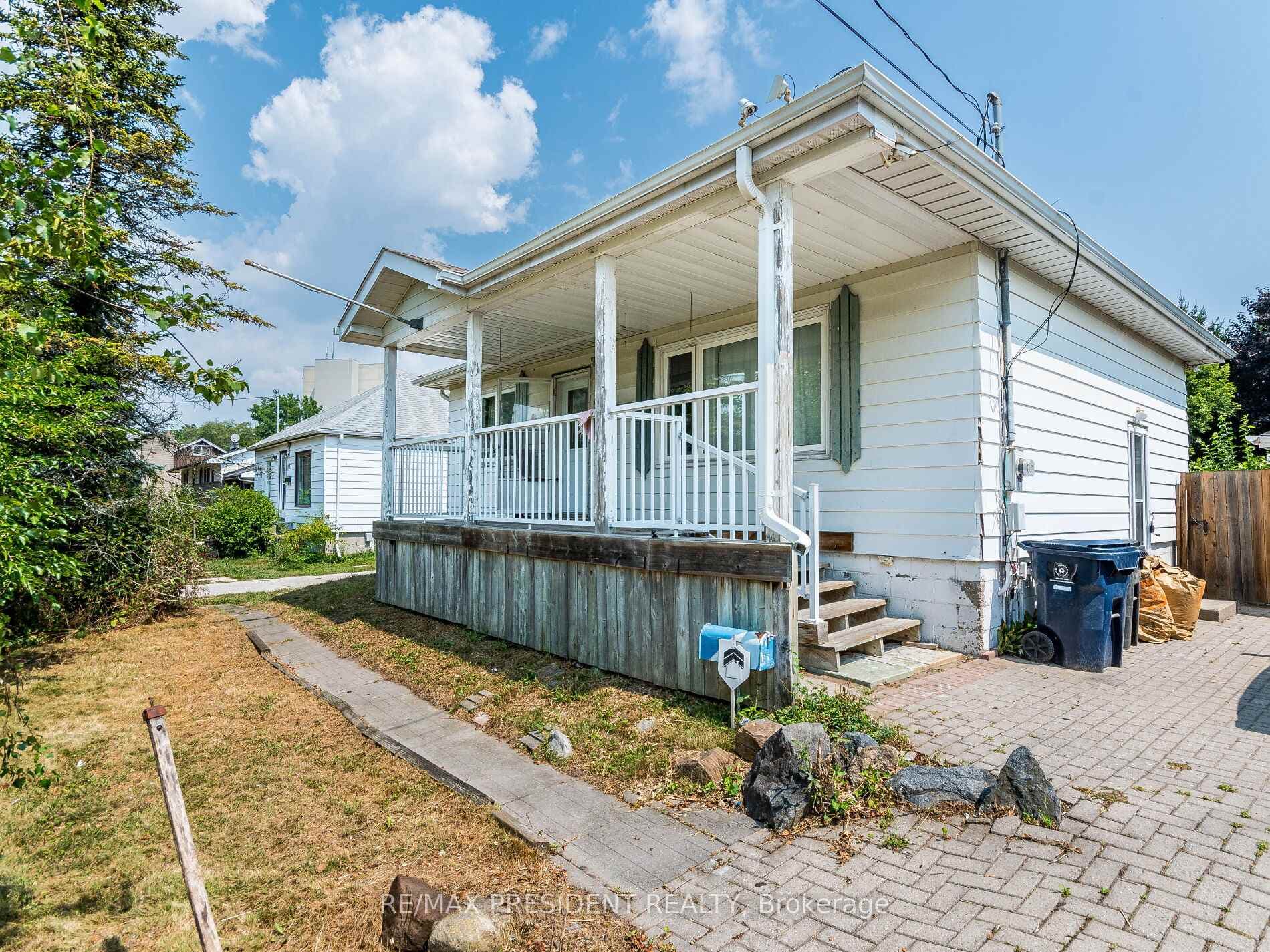 135 Kitchener Road, Rouge / Port Union / Malvern, ON M1E 2Y2 - Photo 1