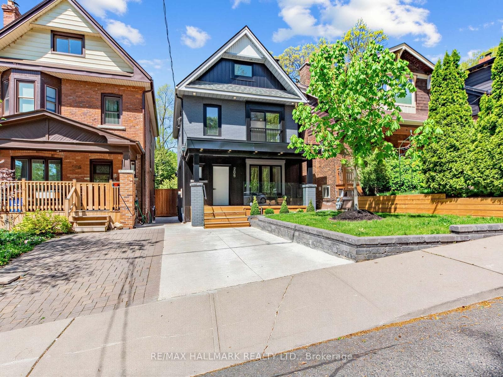 208 Gainsborough Road, The Beaches / Upper Beaches, ON M4L 3C6 - Photo 1