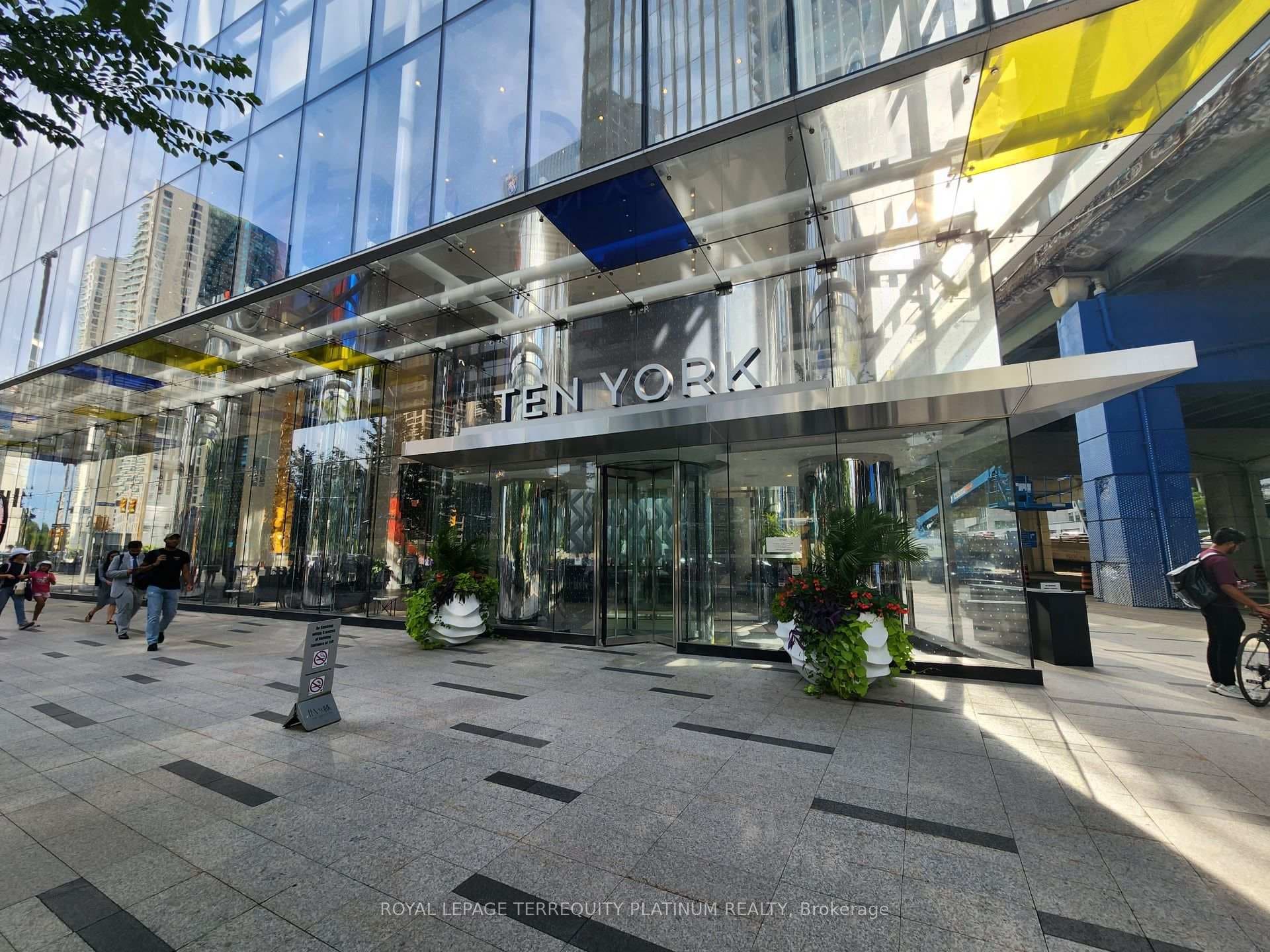 10 York Street Unit 3008, Downtown Toronto / Waterfront, ON M5J 0E1 - Photo 1