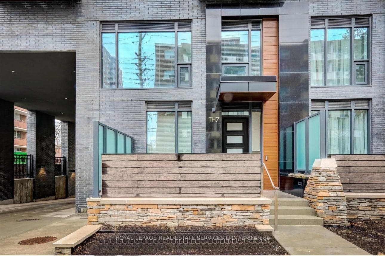 21 Park Street Unit TH07, Mississauga, ON L5G 1L7 - Photo 1