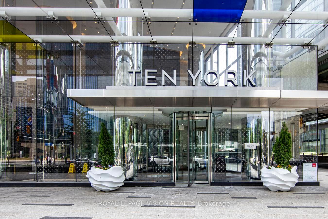10 York Street Unit 1006, Downtown Toronto / Waterfront, ON M5J 2Z2 - Photo 1