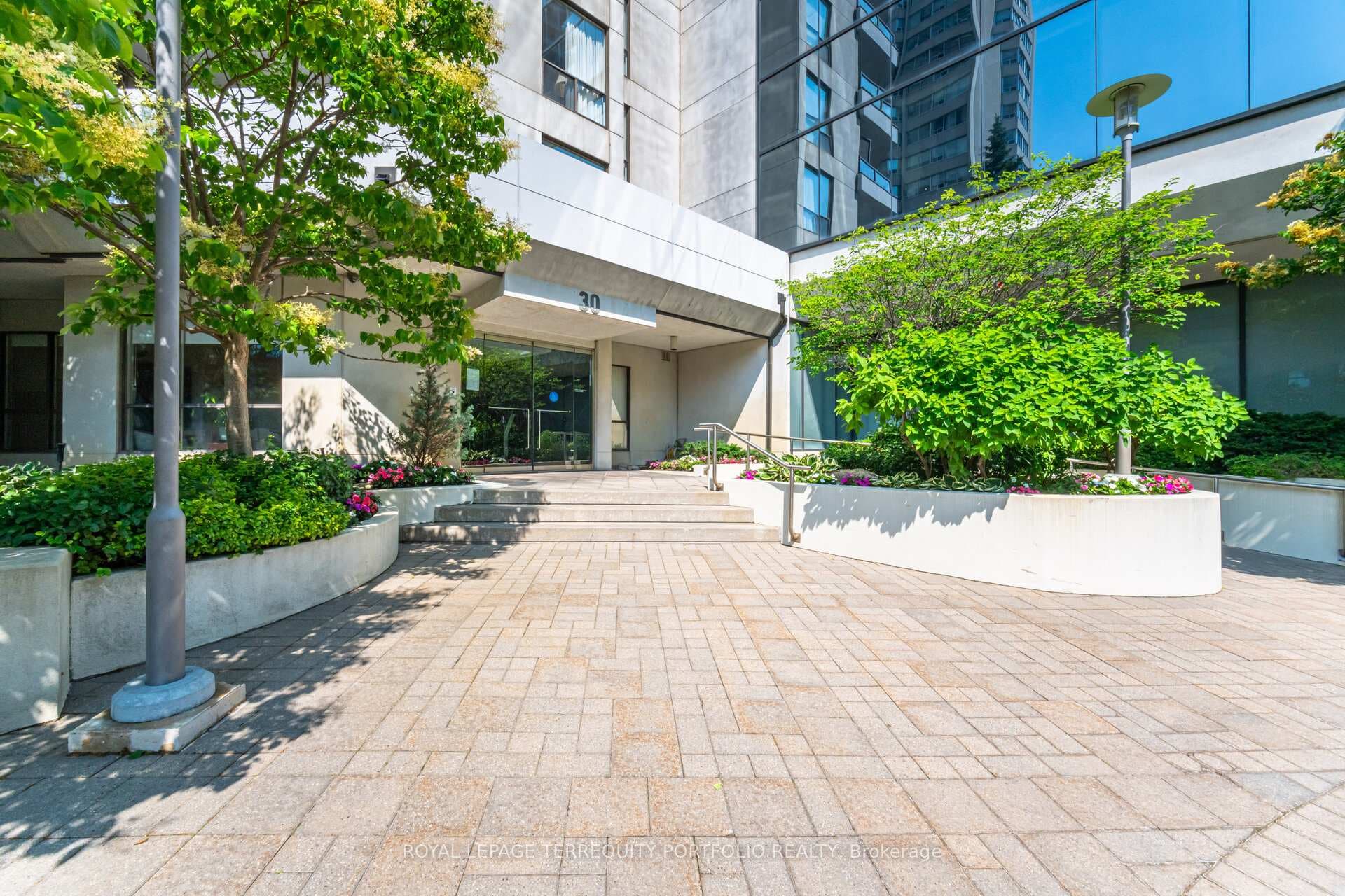 30 Holly Street Unit 206, Leaside / Davisville, ON M4S 3C2 - Photo 1