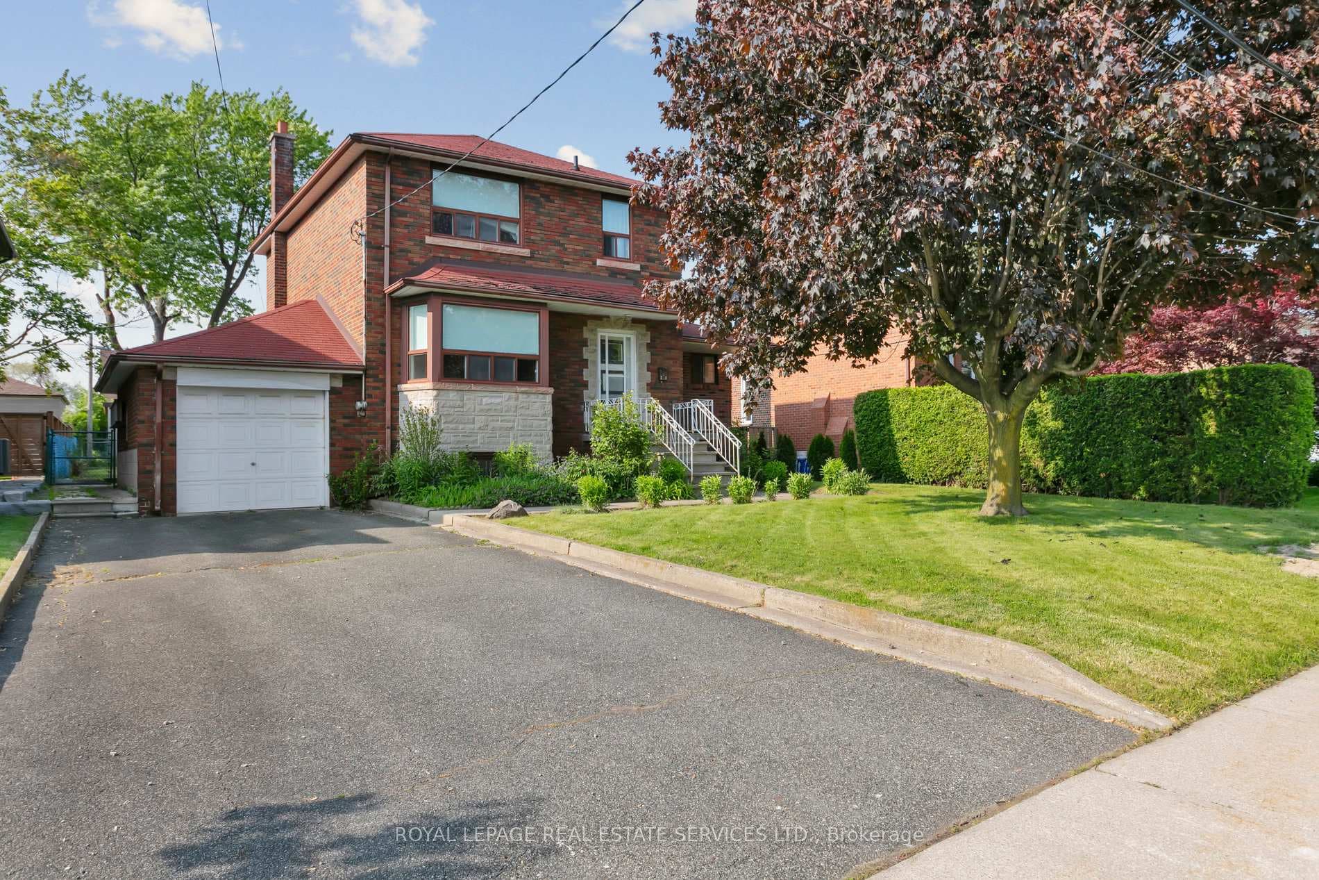 28 Cornelius Parkway, York / Weston, ON M6L 2K3 - Photo 1