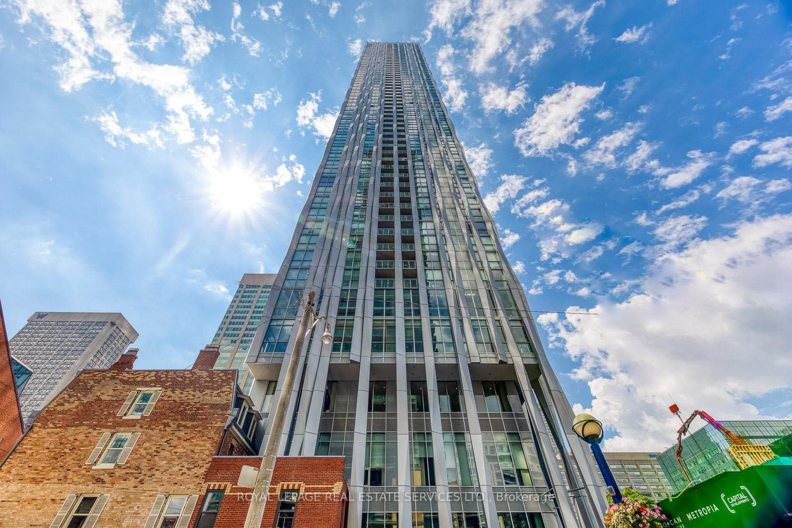 1 Yorkville Avenue Unit 3903, Annex / Yorkville / Summerhill, ON M4W 0B1 - Photo 1