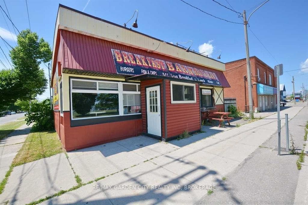529 KING Street, Welland, ON L3B 3K4 - Photo 1