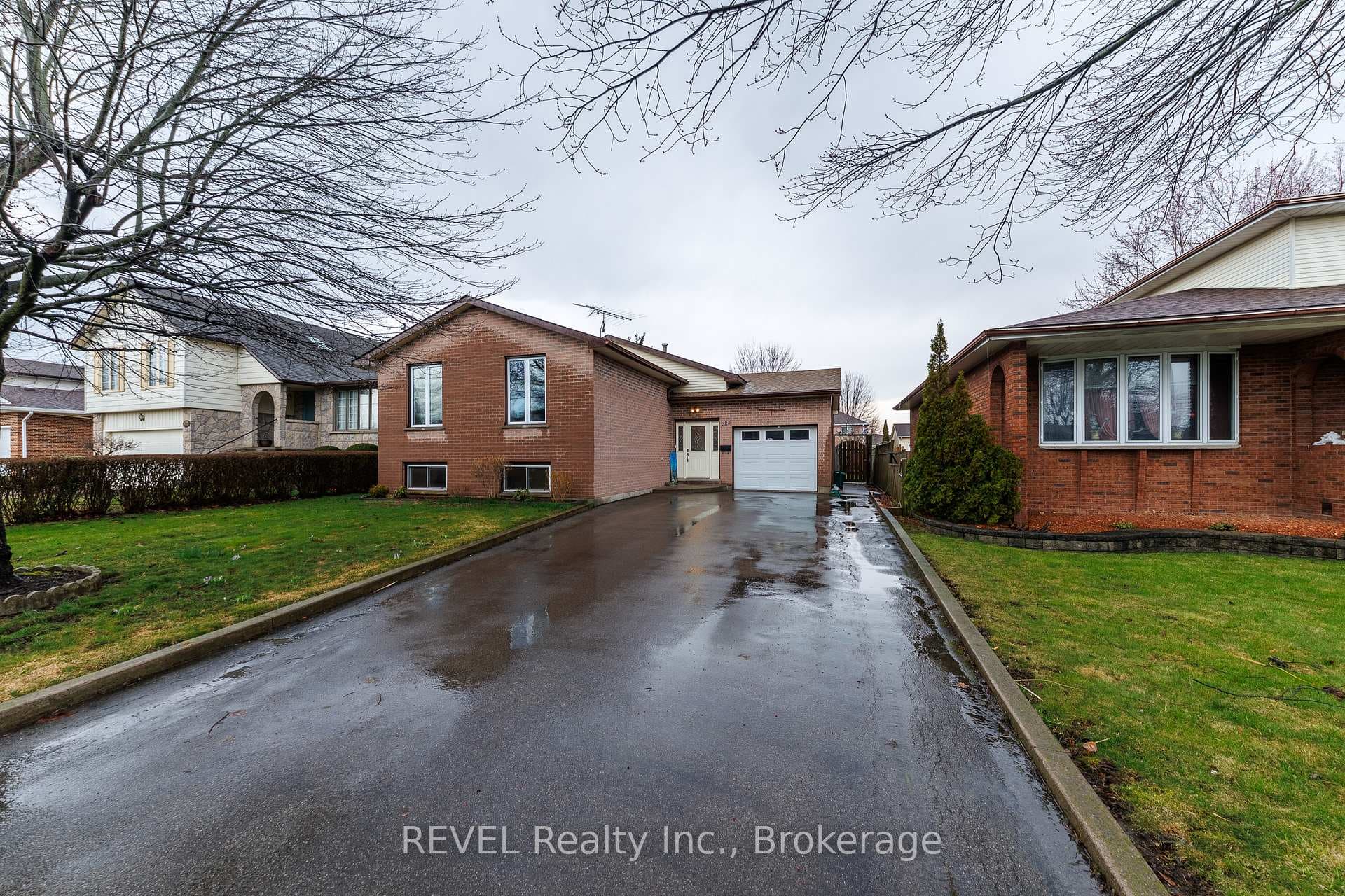 323 Barrick Road, Port Colborne, ON L3K 4B6 - Photo 1