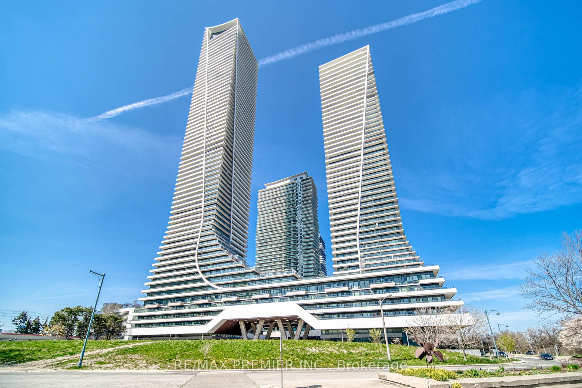 30 Shore Breeze Drive Unit 2712, Liberty Village / Parkdale / South Parkdale, ON M8V 0C7 - Photo 1