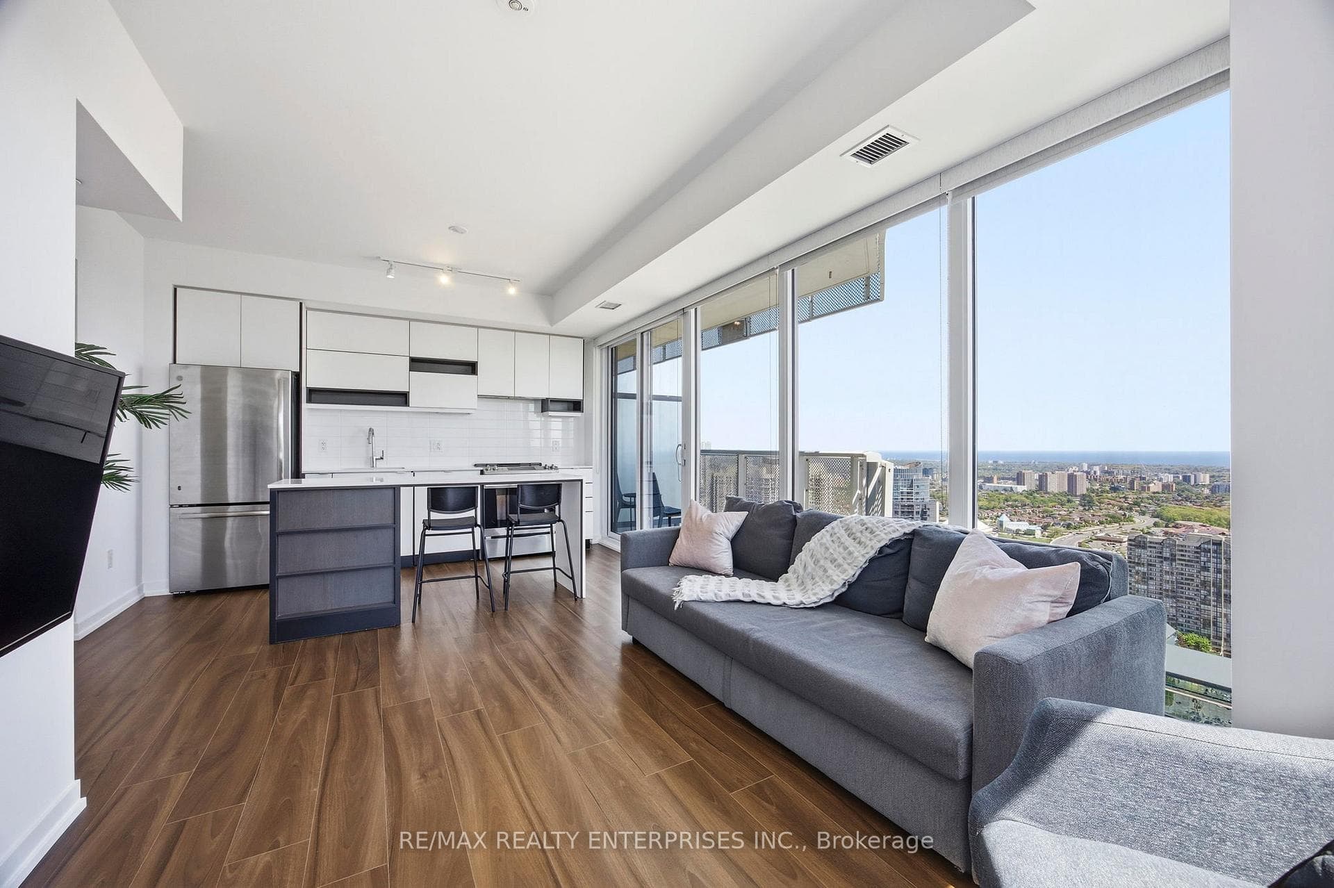 4065 Confederation Parkway Unit 3710, Mississauga