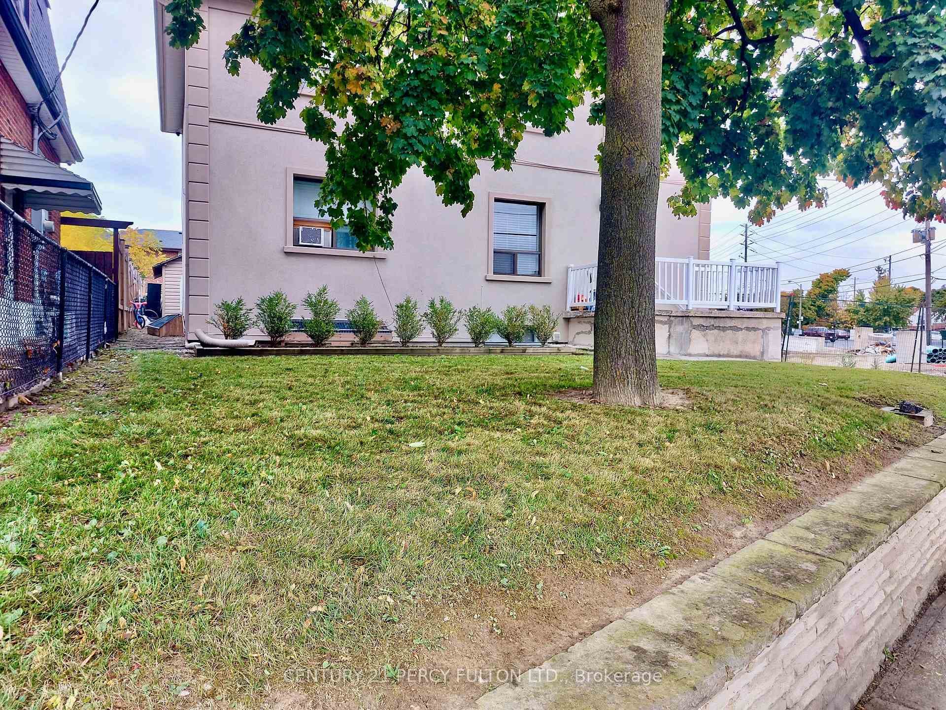 952 Scarlett Road Unit 2, Etobicoke (Kingsview Village / Humber Heights), ON M9P 2V6 - Photo 1