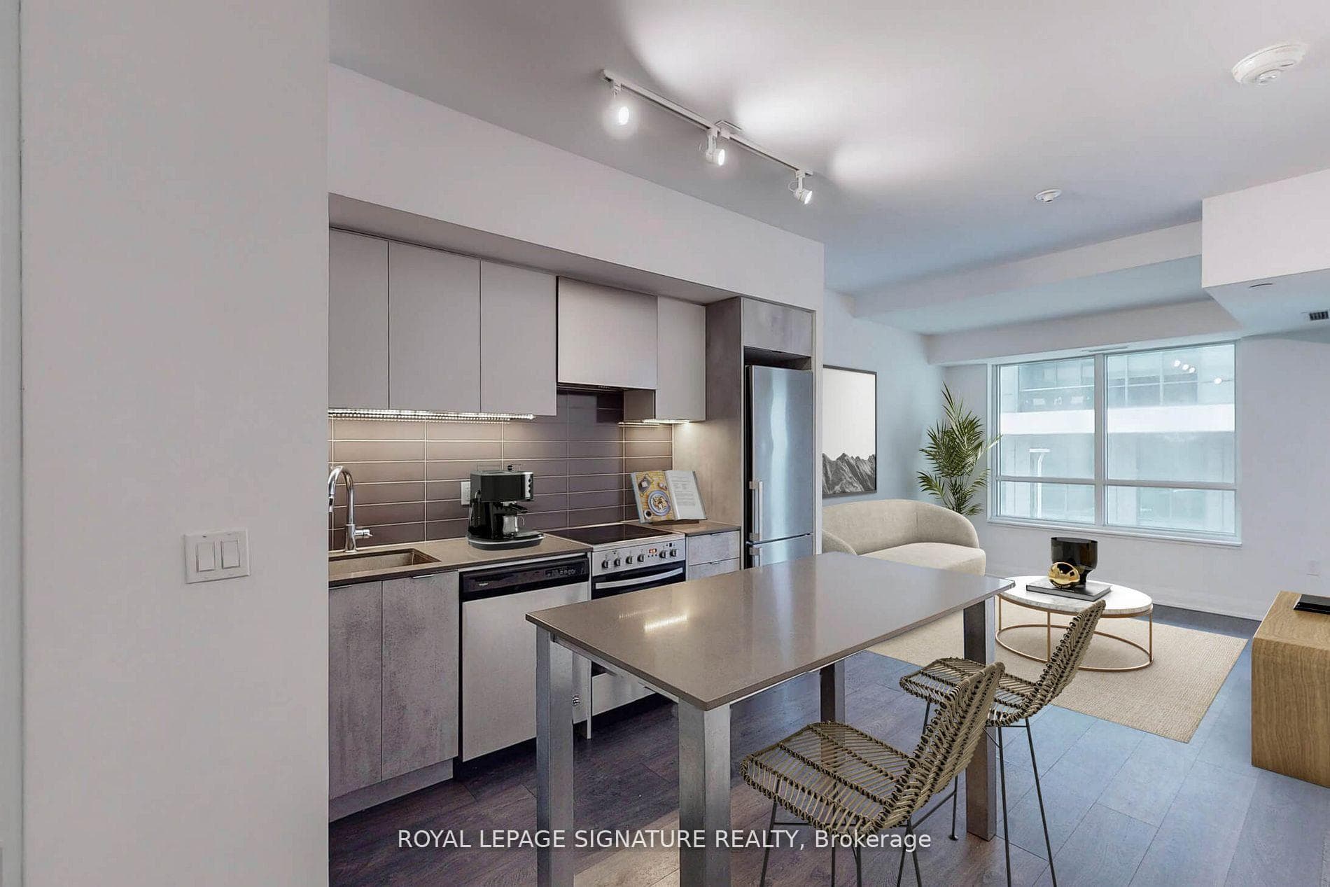 26 Gibbs Road Unit 211, Etobicoke (Islington / Rexdale), ON M9B 0E3 - Photo 1