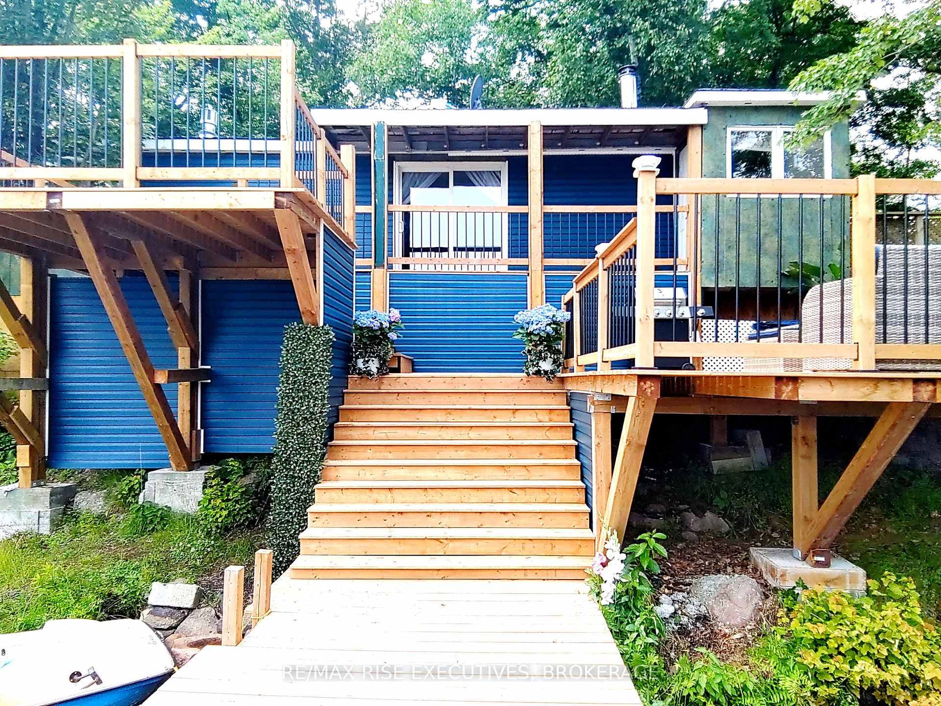 MAIN-4 Season Cottage at Water's Edge