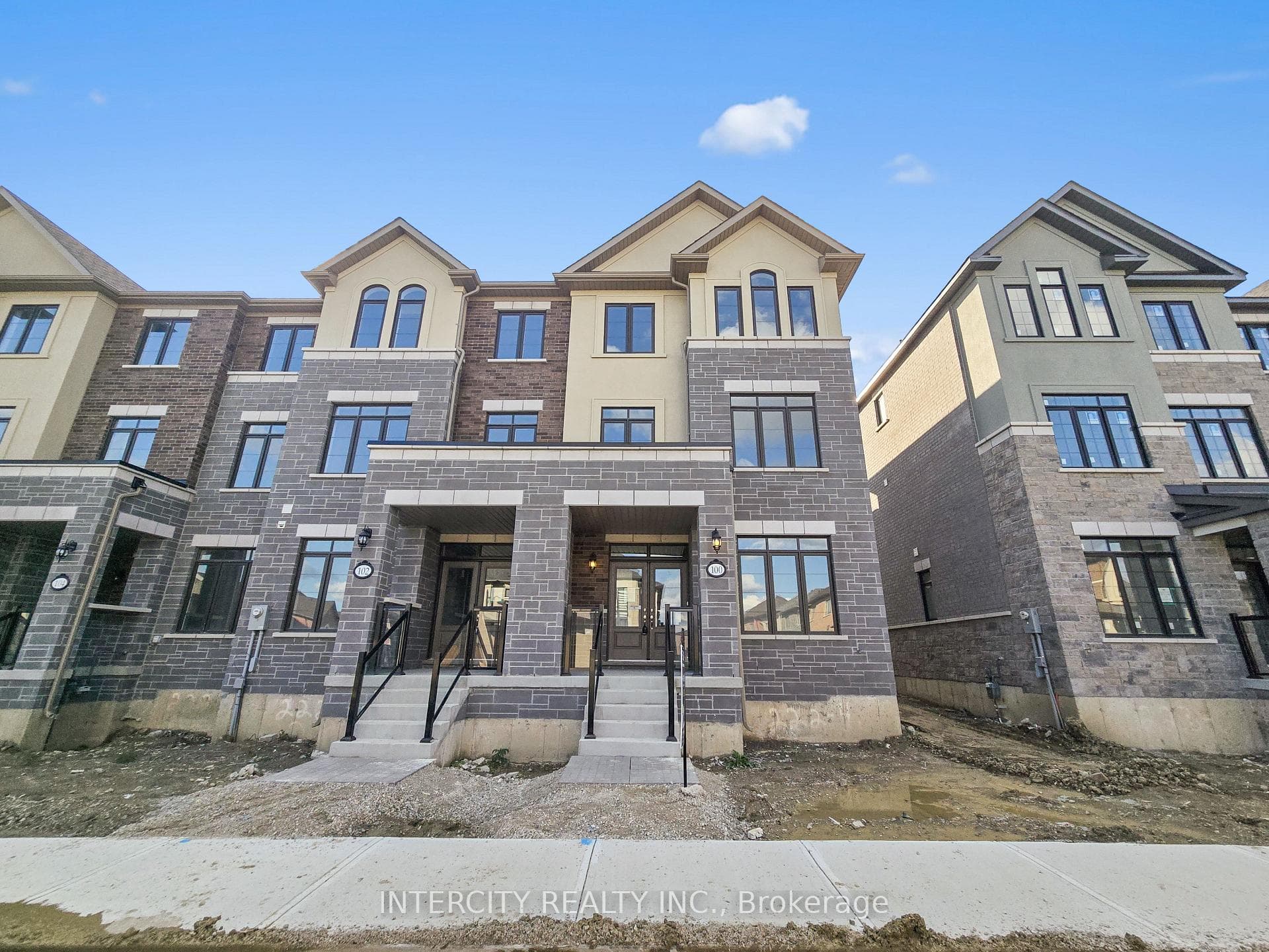 100 Grassbank Road, Brampton, ON L6R 4E7 - Photo 1