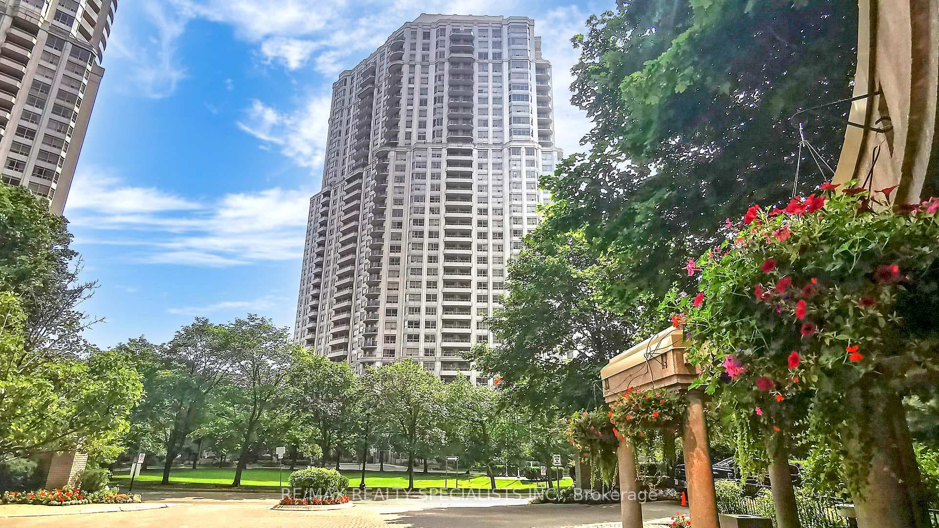 25 Kingsbridge Garden Circle Unit 221, Mississauga, ON L5R 4B1 - Photo 1