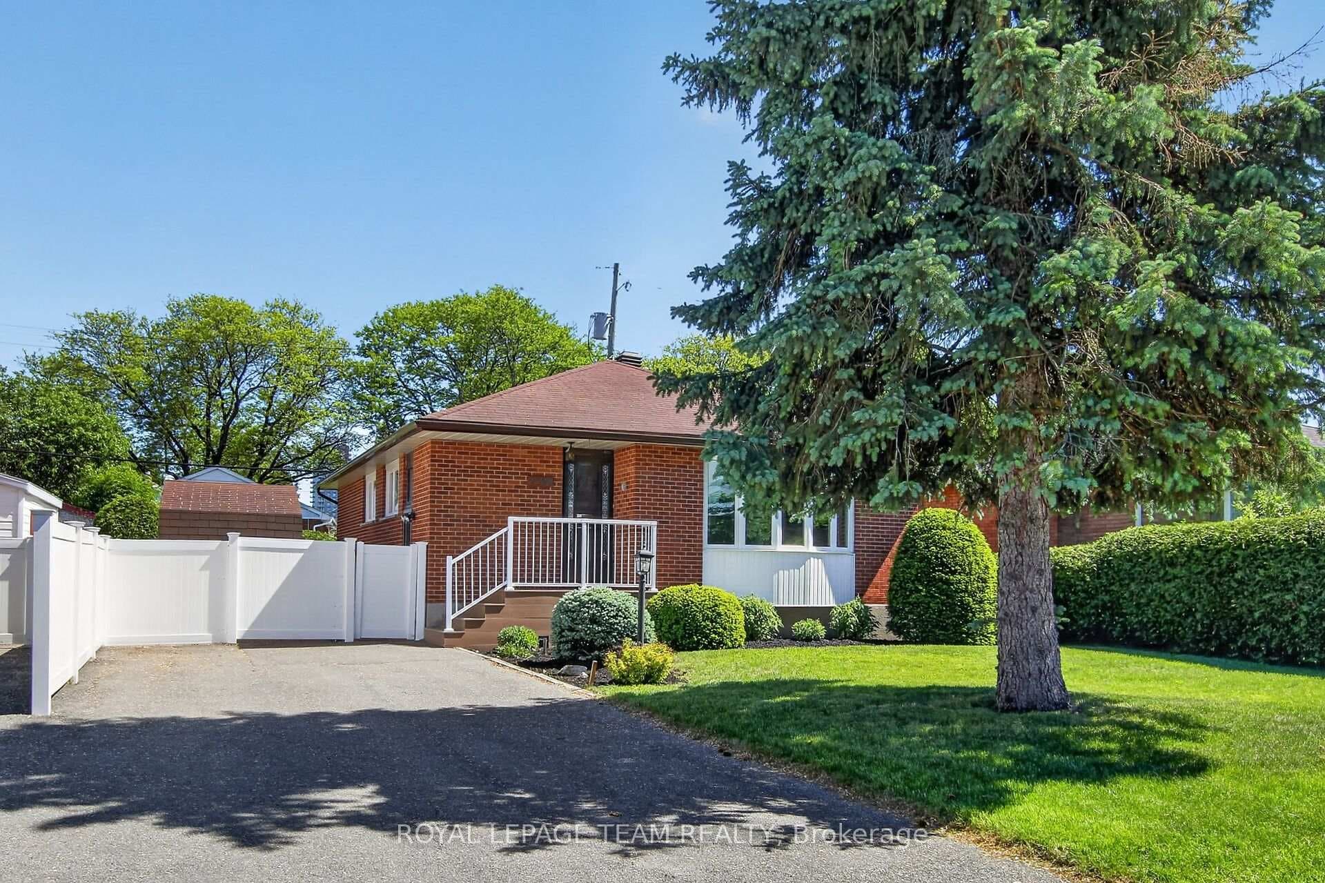 2390 Cheshire Road, Parkway Park - Queensway Terrace S and Area, ON K2C 1G3 - Photo 1
