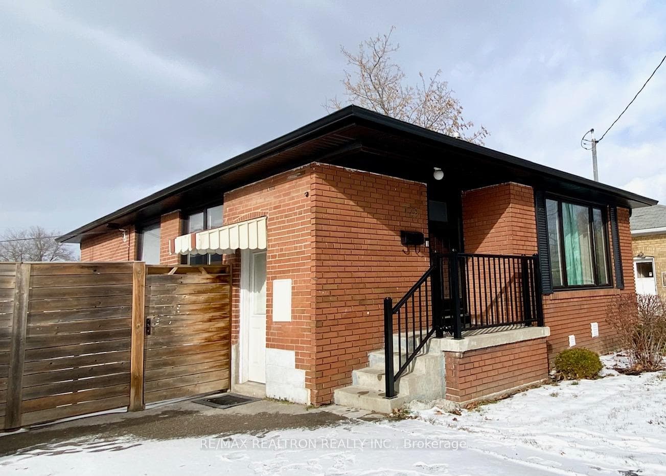 728 Danforth Road Unit Lwr, Dorset Park / Kennedy Park, ON M1K 1G5 - Photo 1