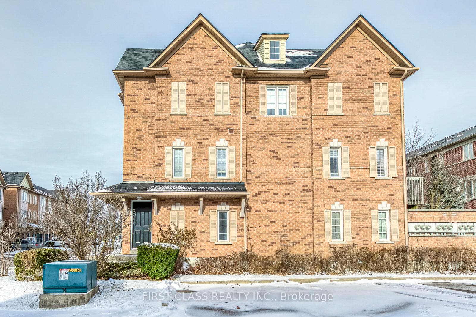 1128 Dundas Street Unit 25, Mississauga, ON L5C 1E1 - Photo 1