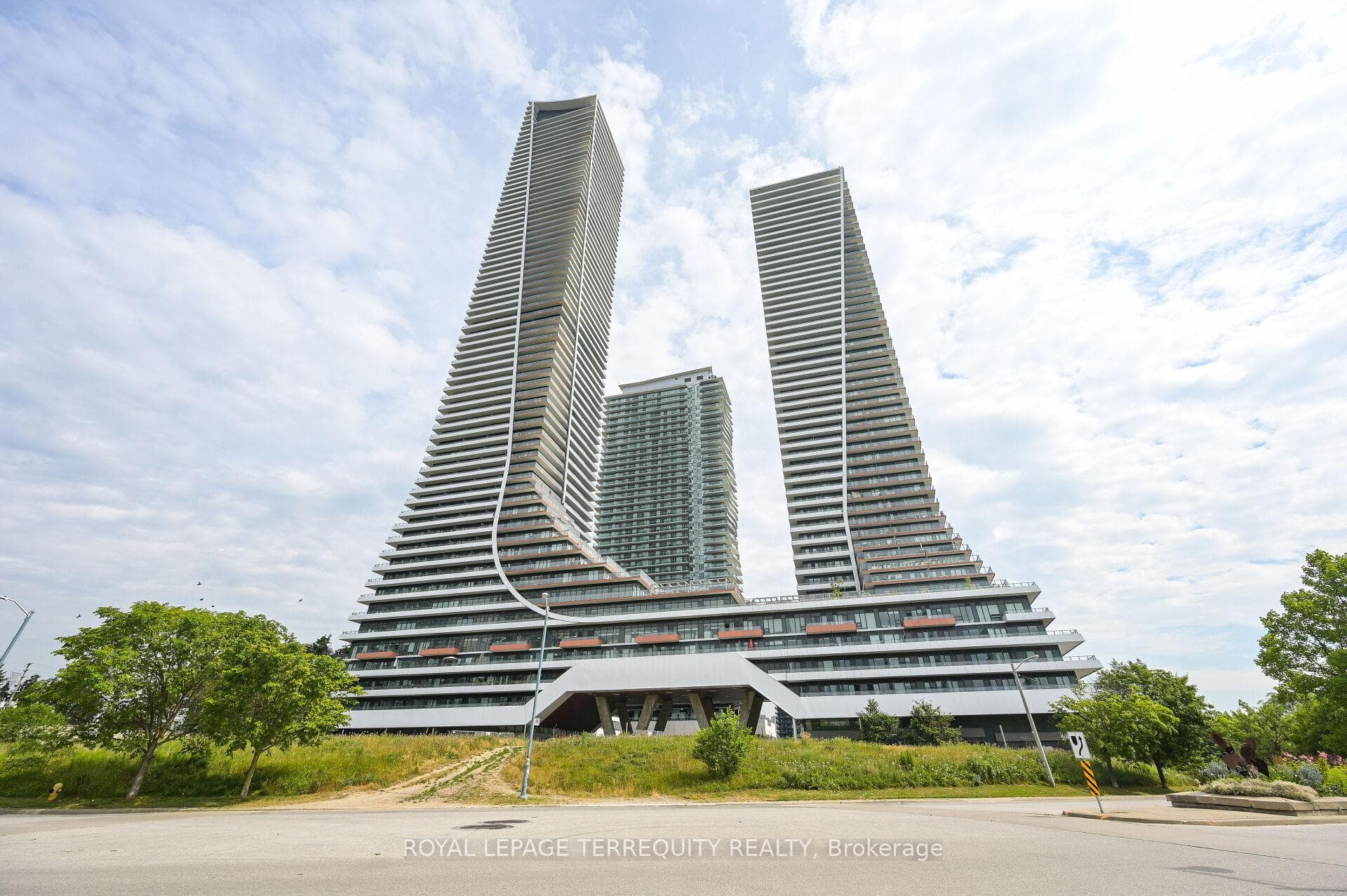 30 Shore Breeze Drive Unit 4814, Liberty Village / Parkdale / South Parkdale, ON M8V 0J1 - Photo 1