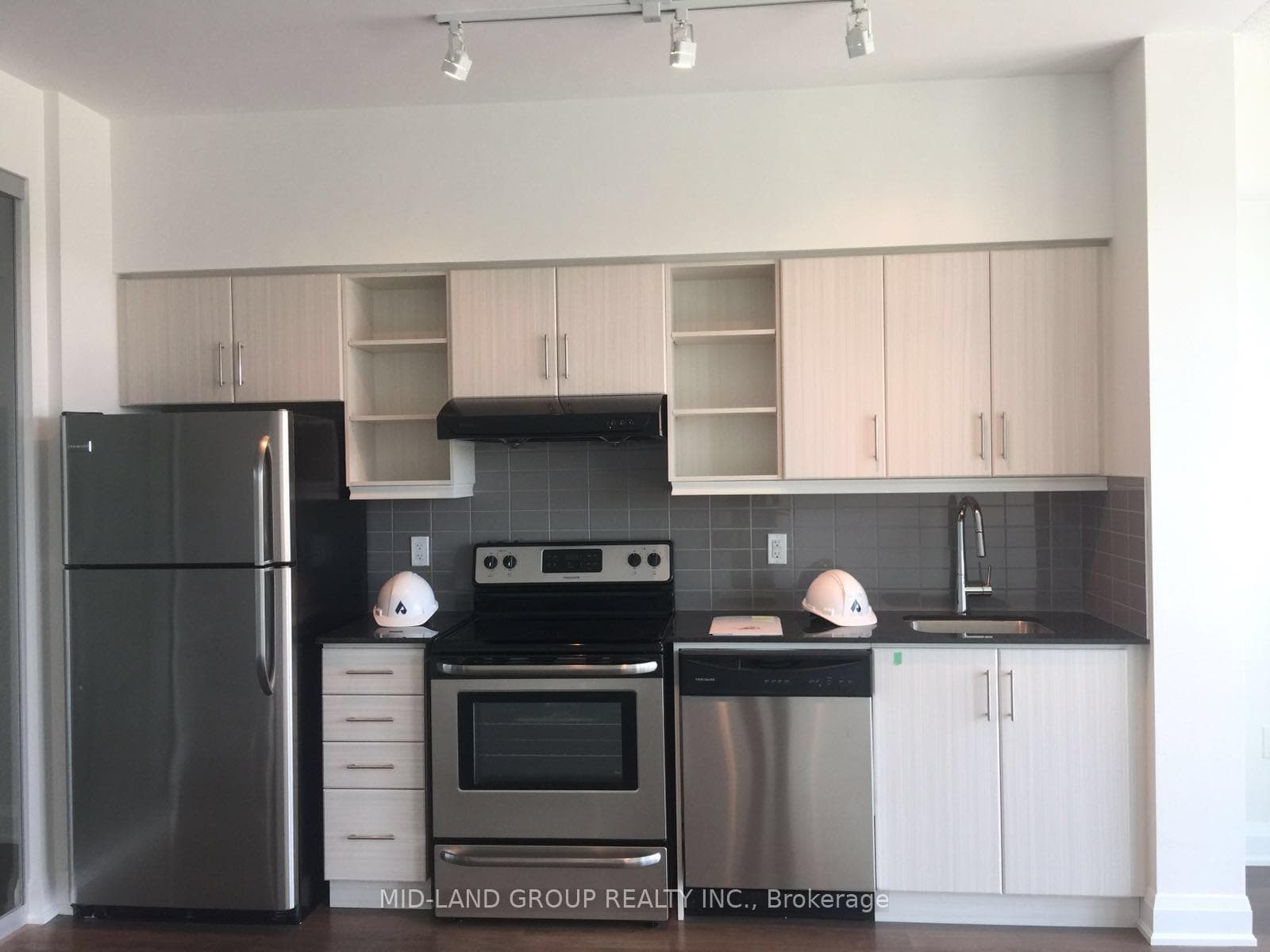 160 Vanderhoof Avenue Unit 312, Flemingdon Park / Don Mills, ON M4G 0B7 - Photo 1