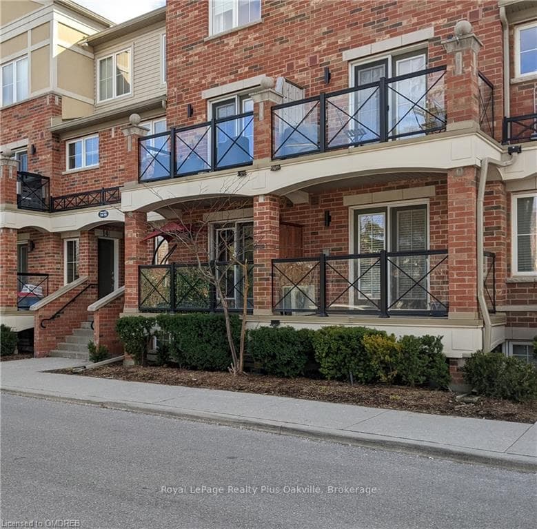19 HAYS Boulevard Unit 19, Oakville, ON L6H 0H8 - Photo 1