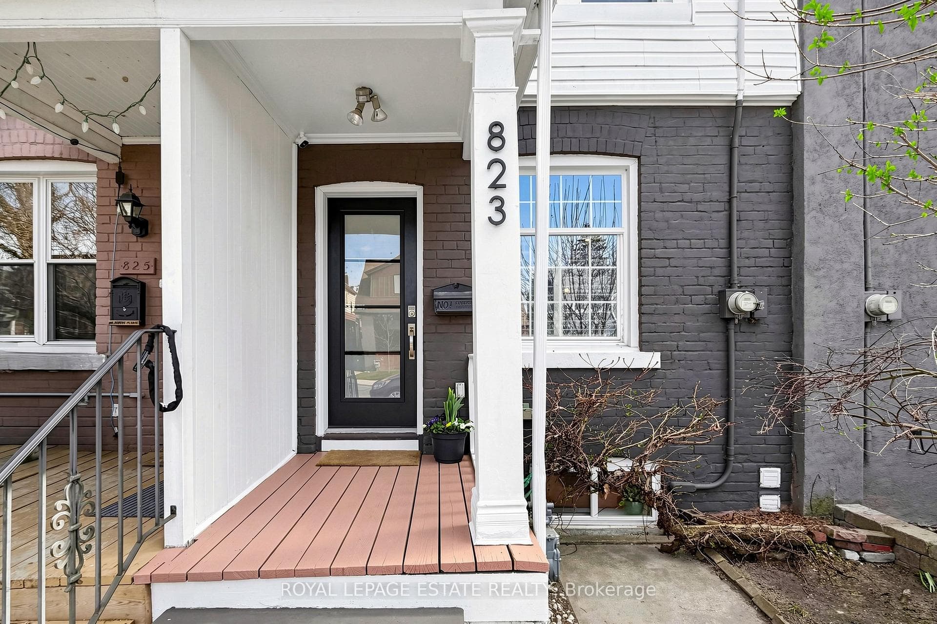 823 Sammon Avenue, Danforth / East York, ON M4C 2E7 - Photo 1