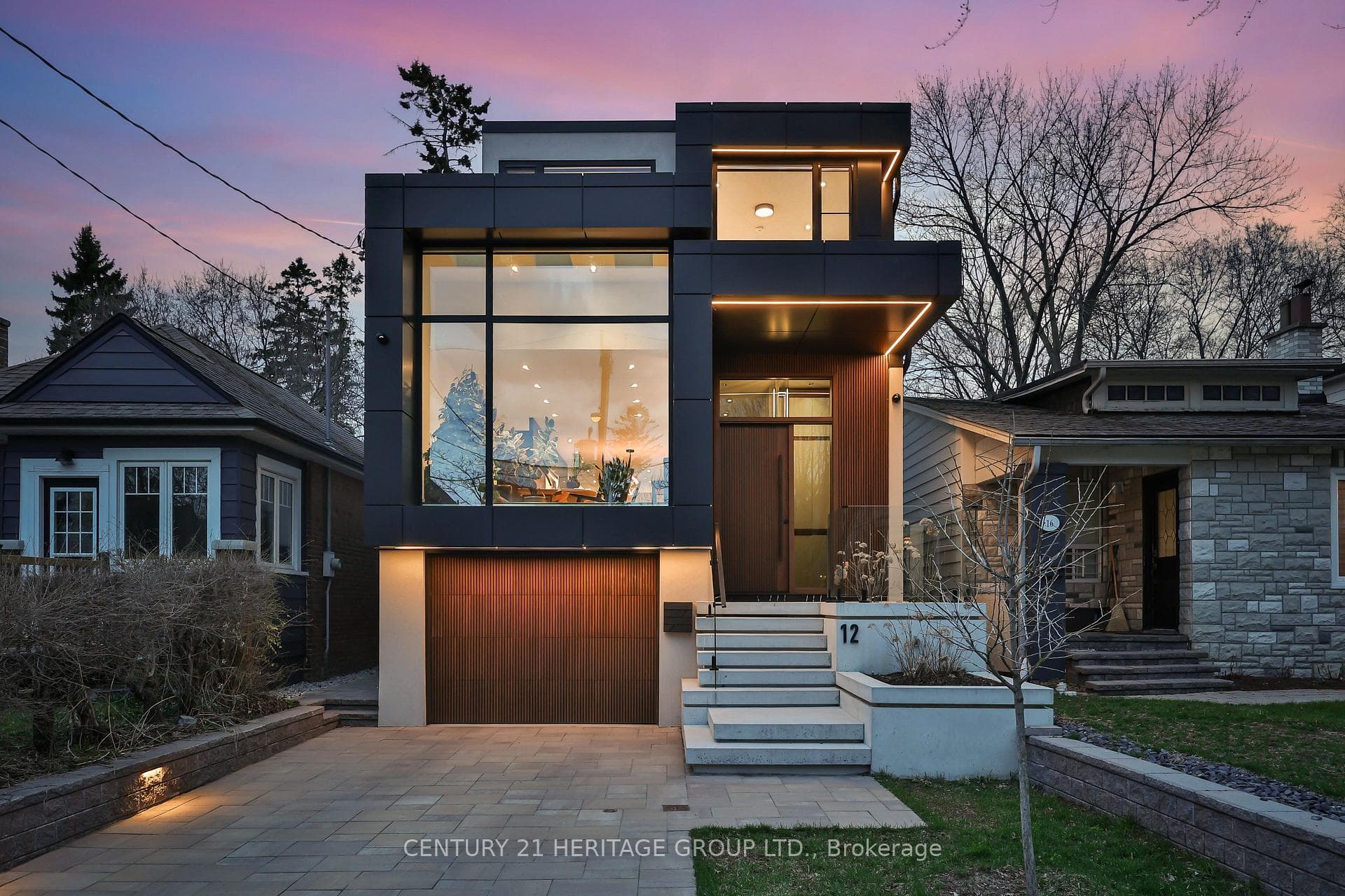 12 Valhalla Boulevard, Birch Cliff / Cliffside