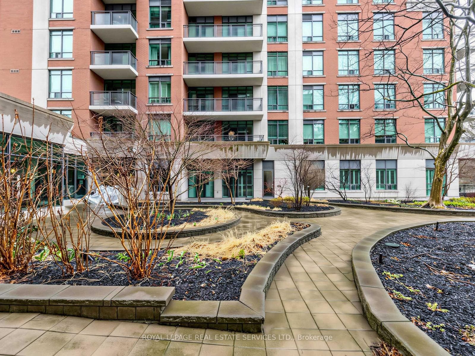319 Merton St. steps to all amenities