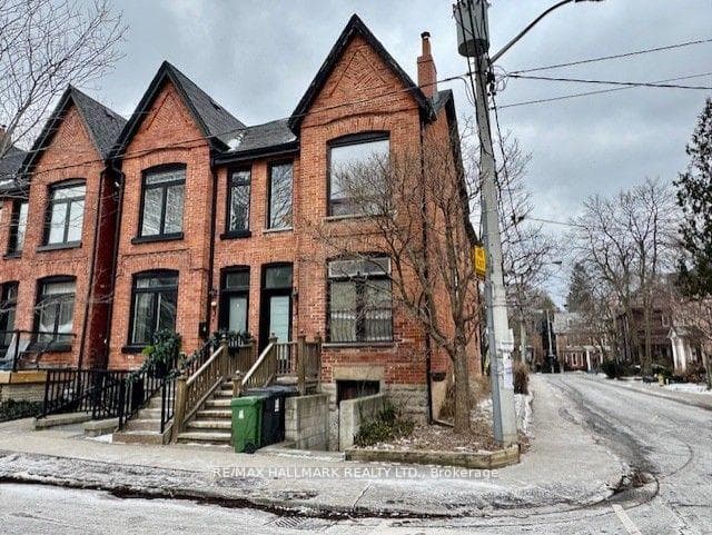 1 Howie Avenue Unit Upper, Riverdale / Leslieville, ON M4M 2H9 - Photo 1