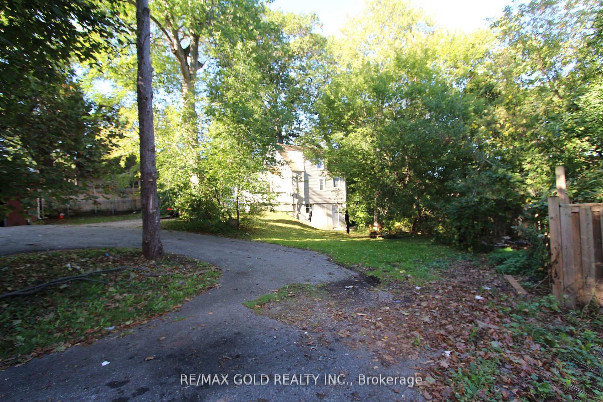 961 Lakeshore Road, Mississauga, ON L5H 1H8 - Photo 1