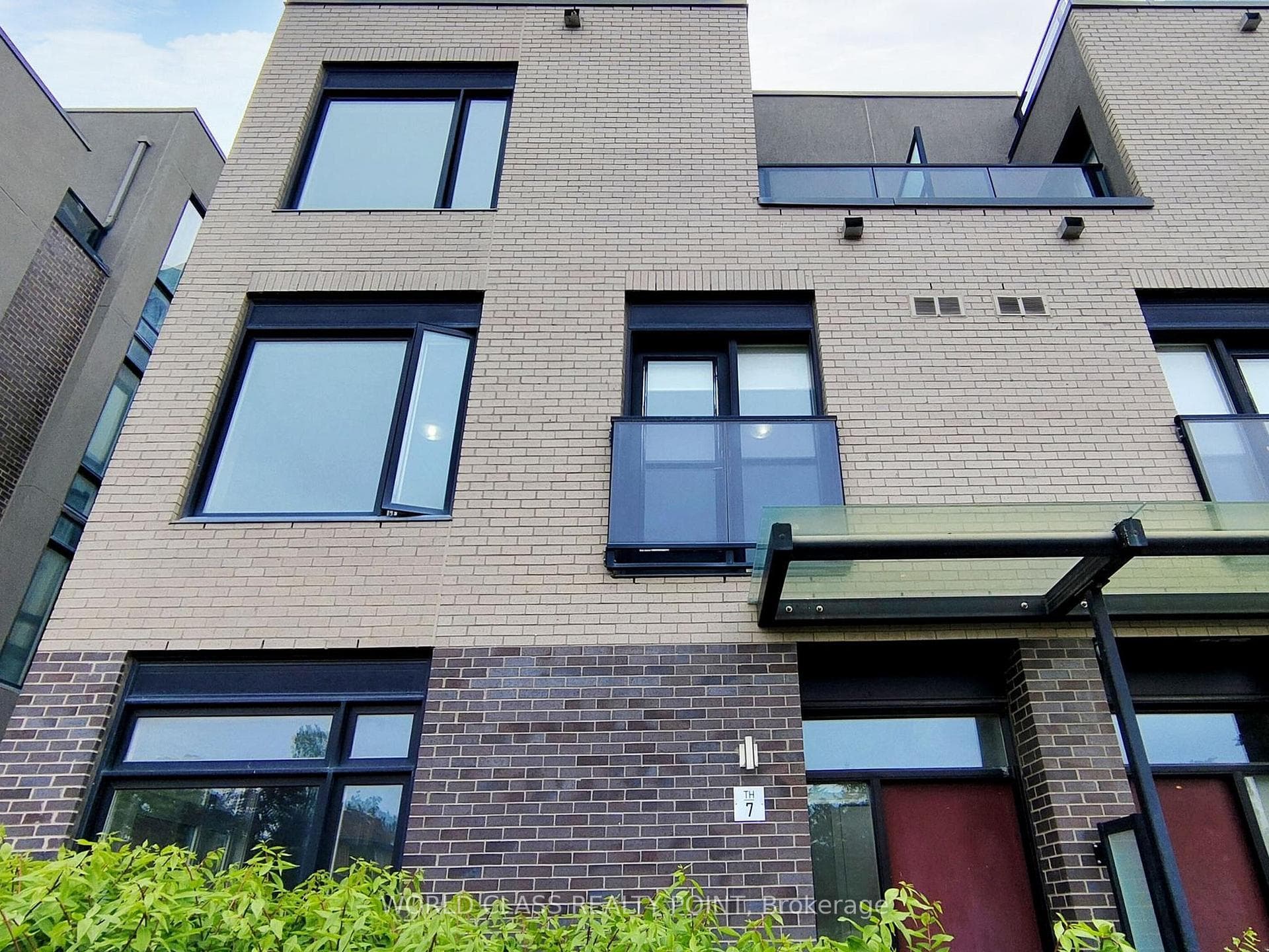 4070 Parkside Village Drive Unit 7, Mississauga, ON L5B 0K2 - Photo 1