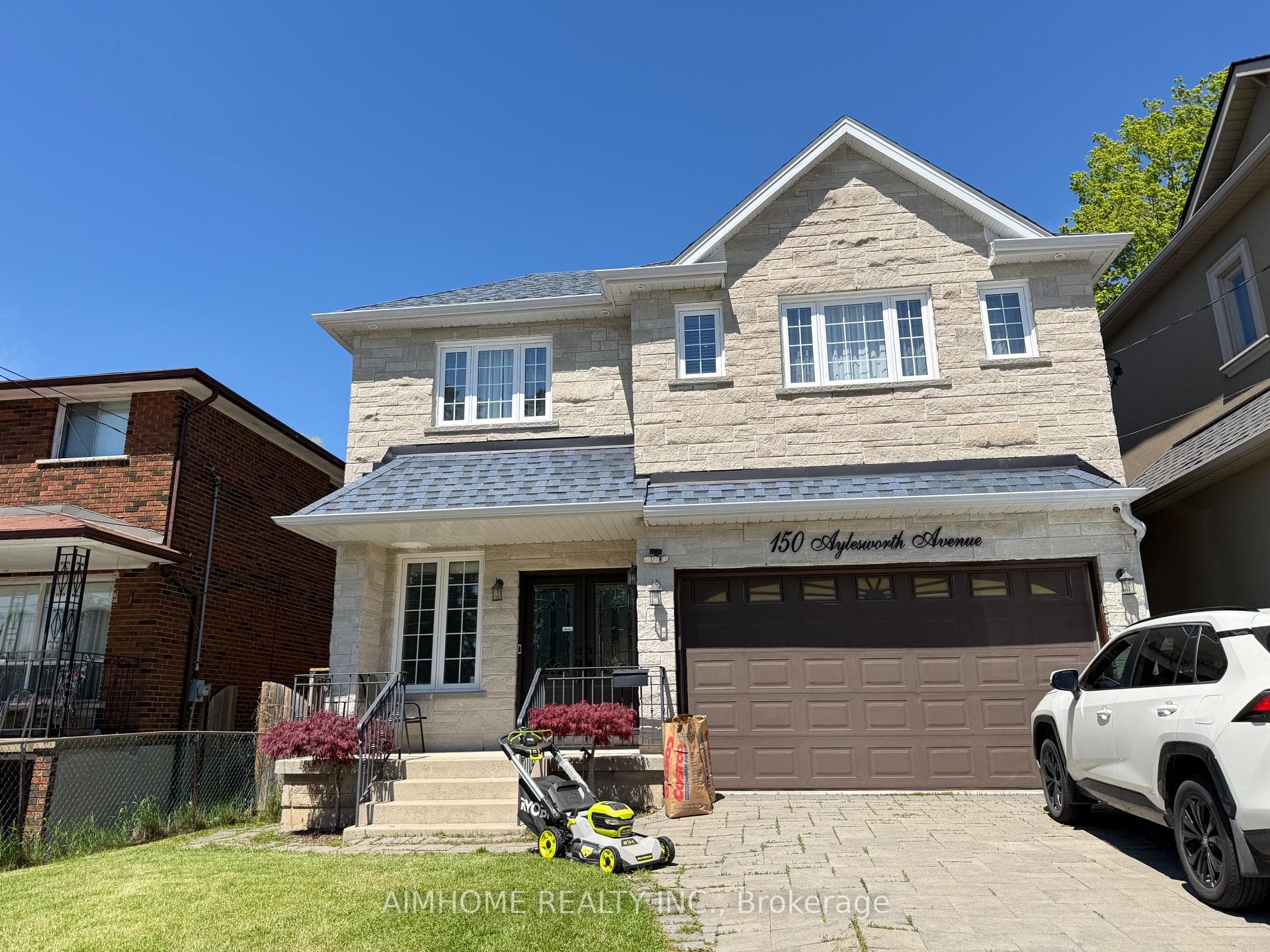 150 Aylesworth Avenue, Birch Cliff / Cliffside