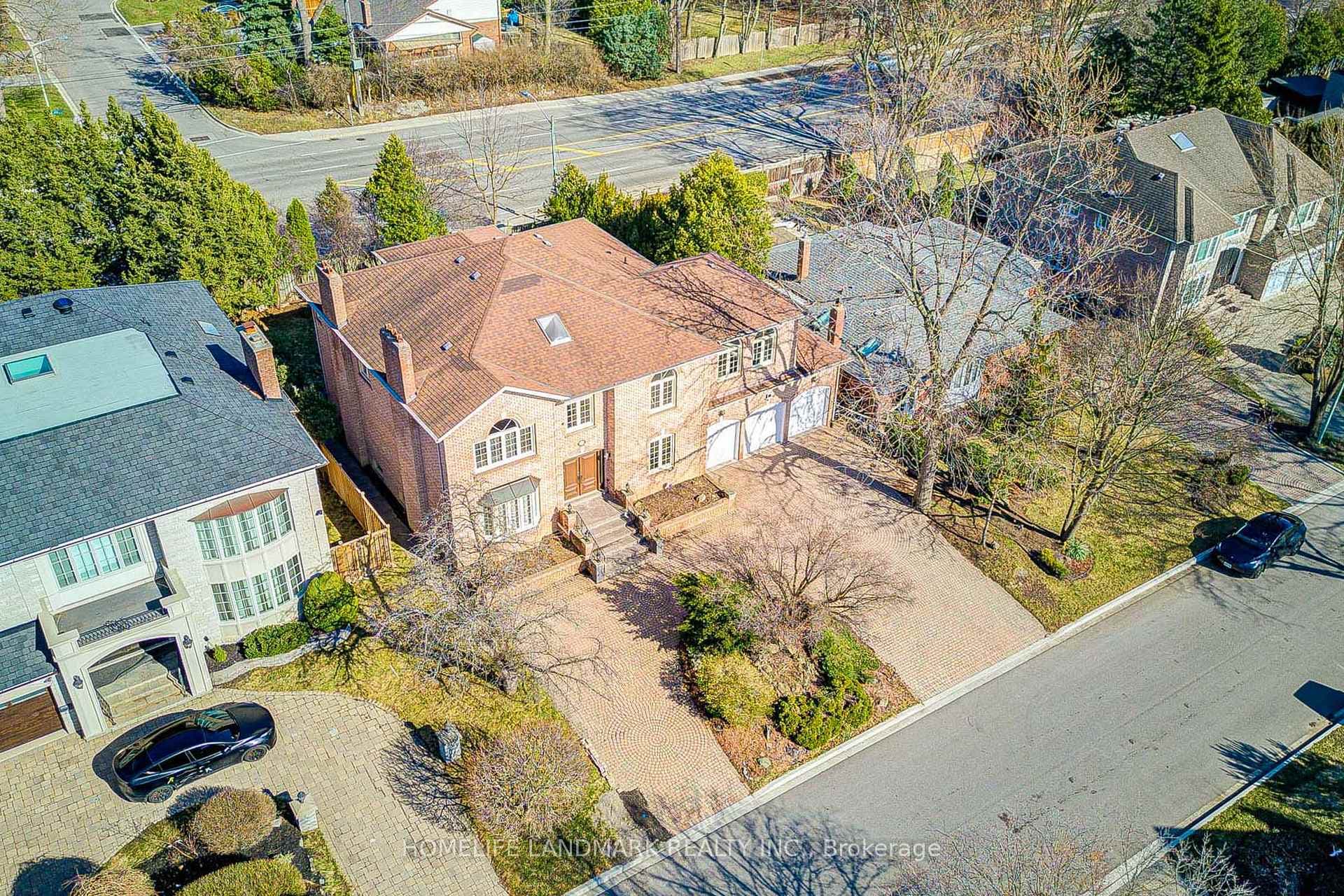 21 Kirkdale Crescent, Don Mills / Parkwoods / Victoria Village, ON M3B 2J7 - Photo 1
