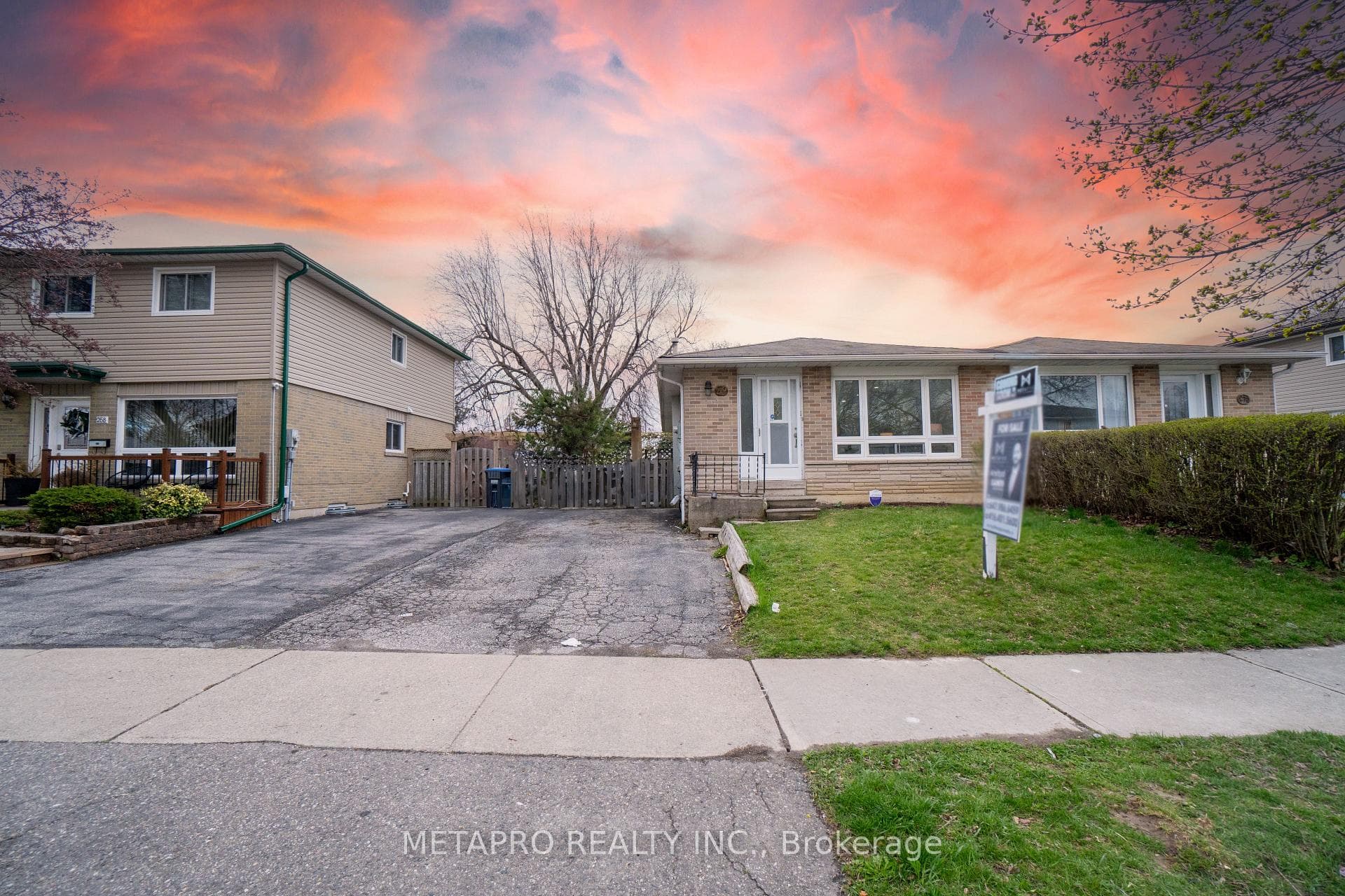 270 Archdekin Drive, Brampton, ON L6V 2N8 - Photo 1