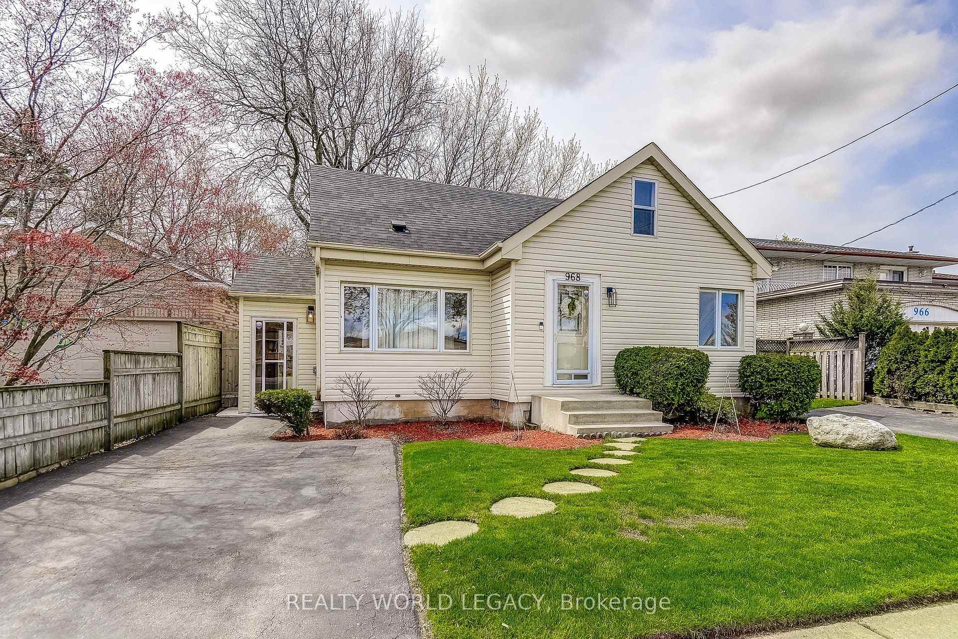 968 Stone Church Road, Hamilton